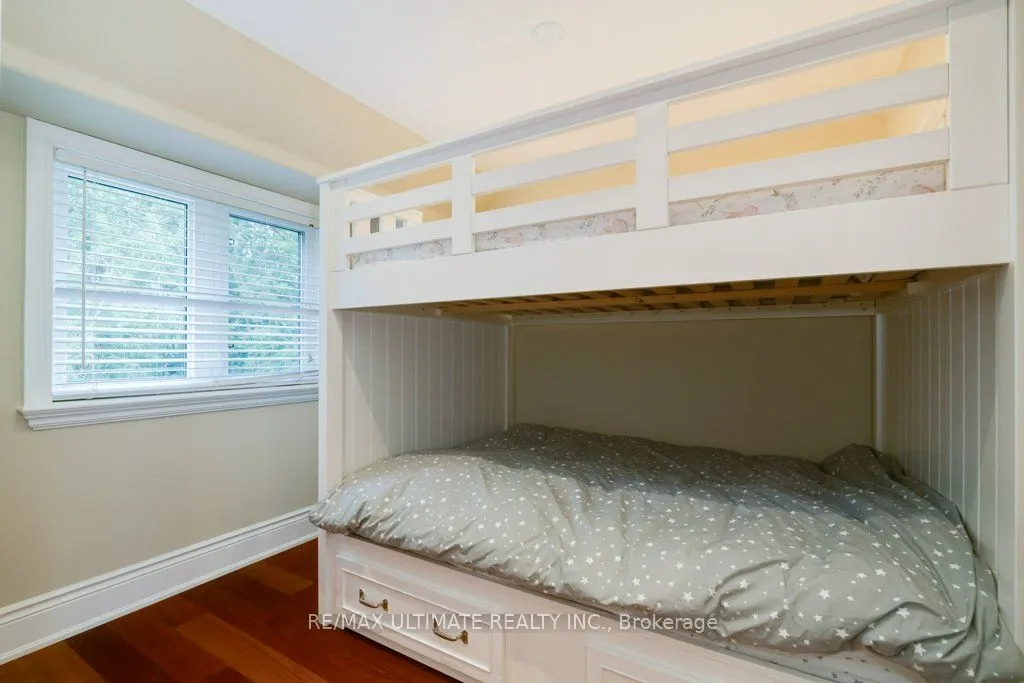 5737 Lakeshore Road