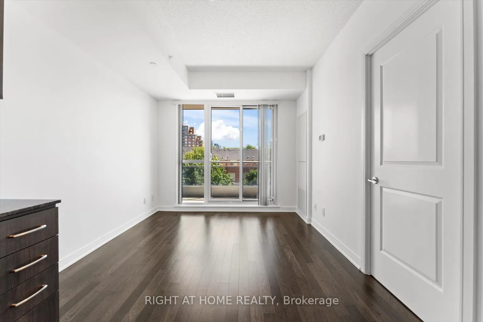 9199 Yonge Street, #303