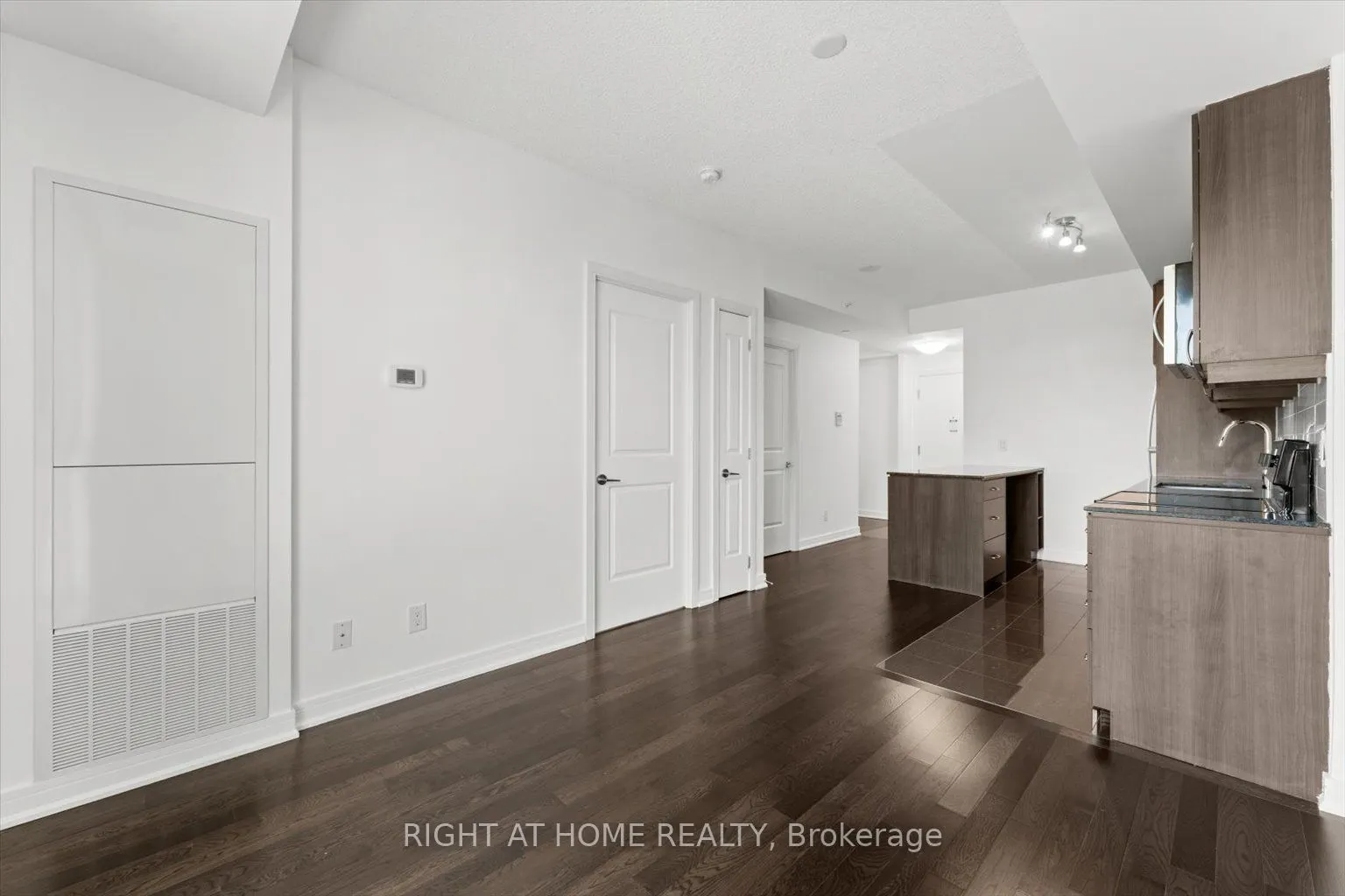 9199 Yonge Street, #303
