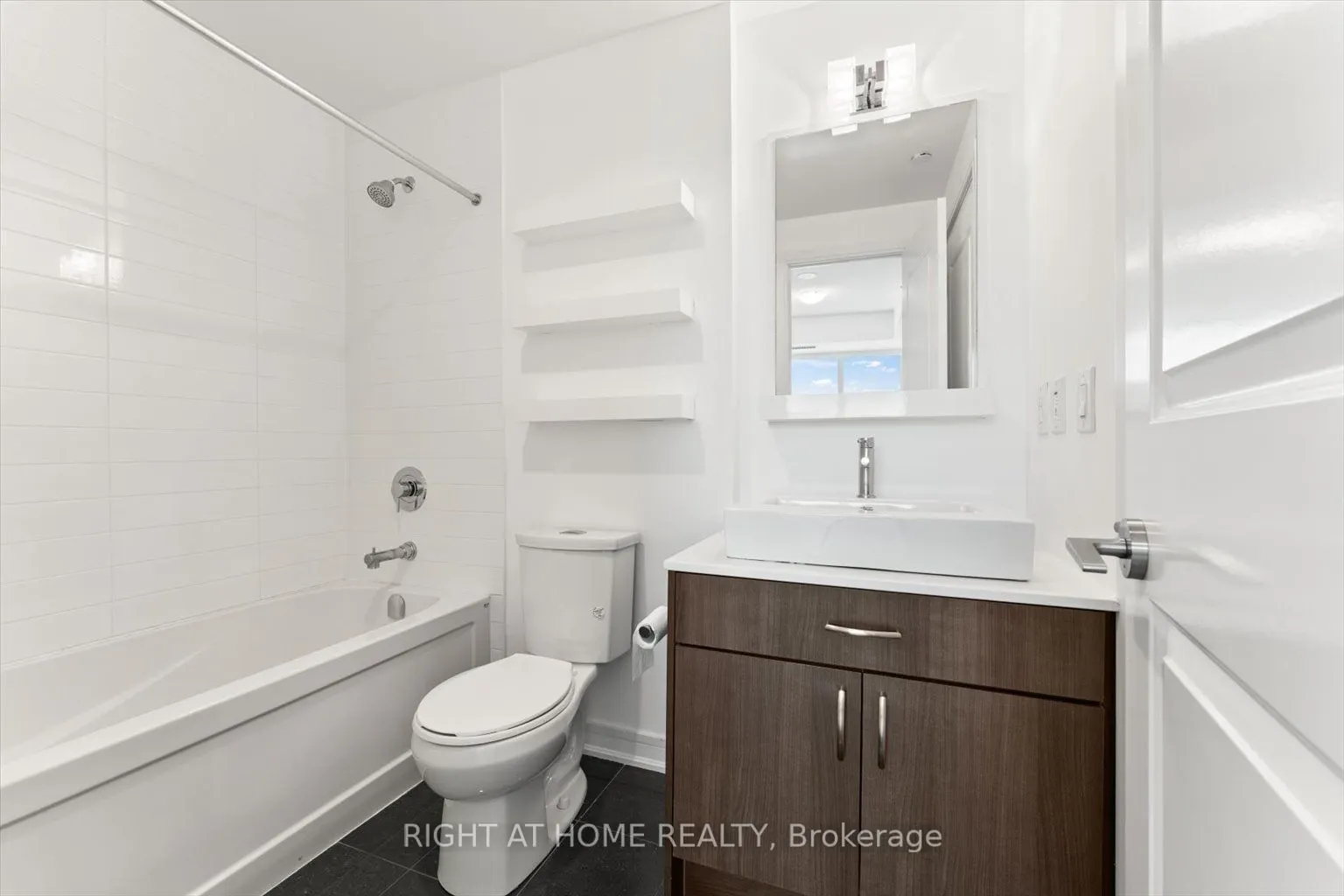 9199 Yonge Street, #303