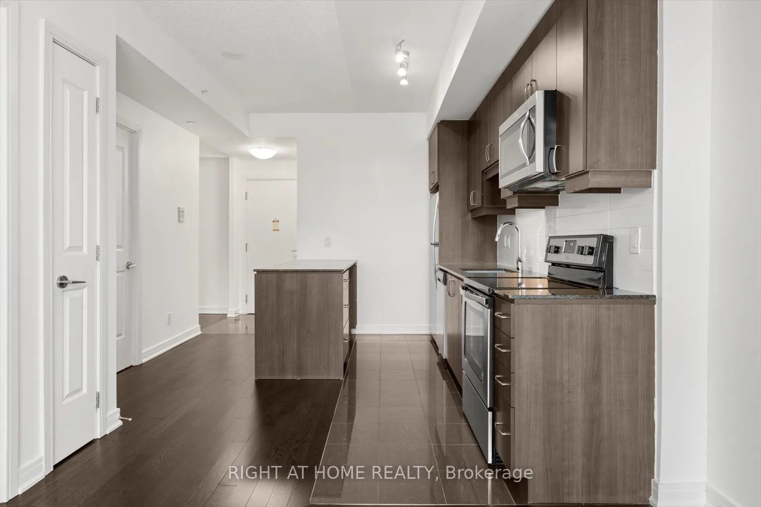 9199 Yonge Street, #303