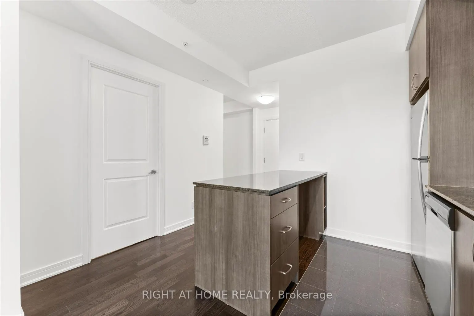 9199 Yonge Street, #303