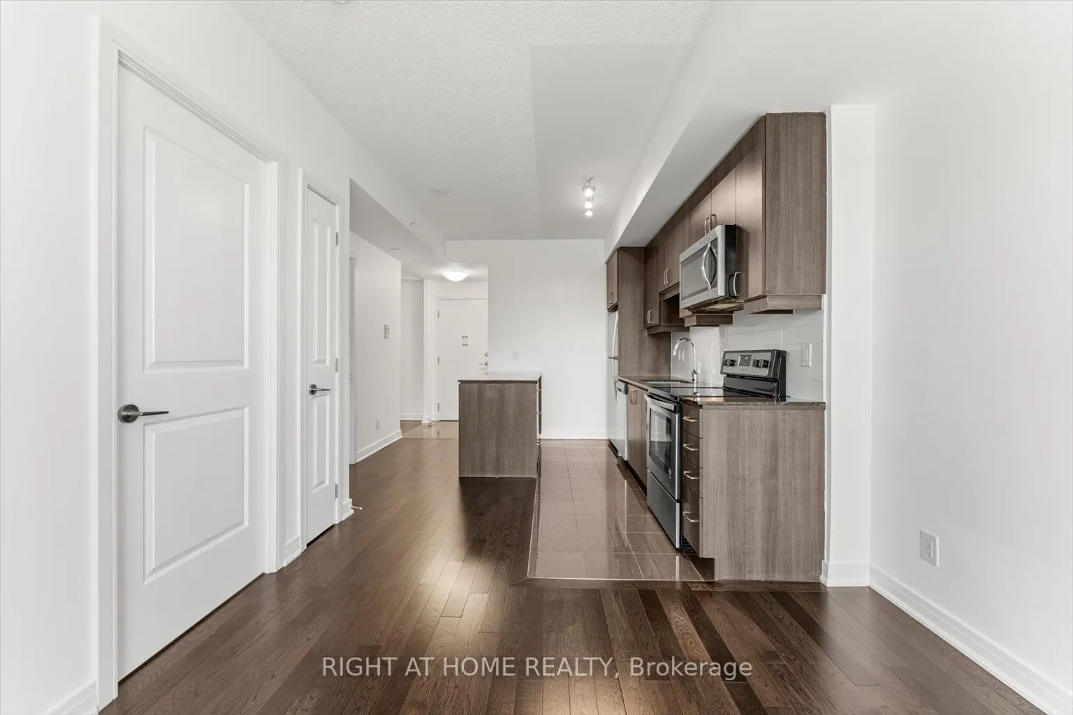 9199 Yonge Street, #303