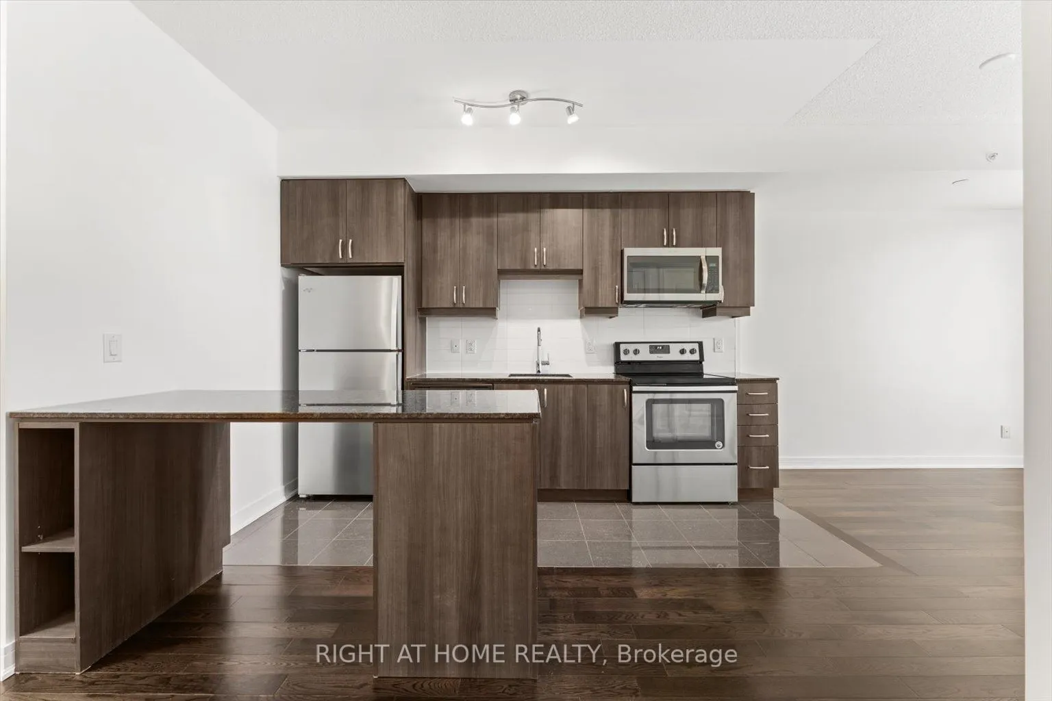 9199 Yonge Street, #303
