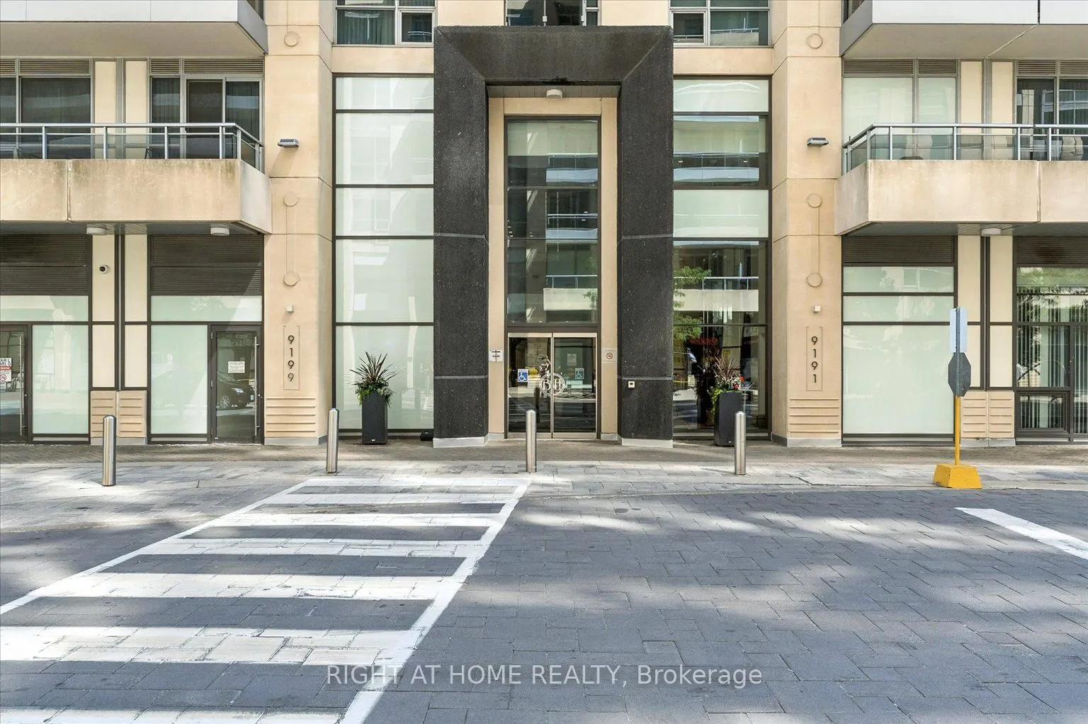 9199 Yonge Street, #303