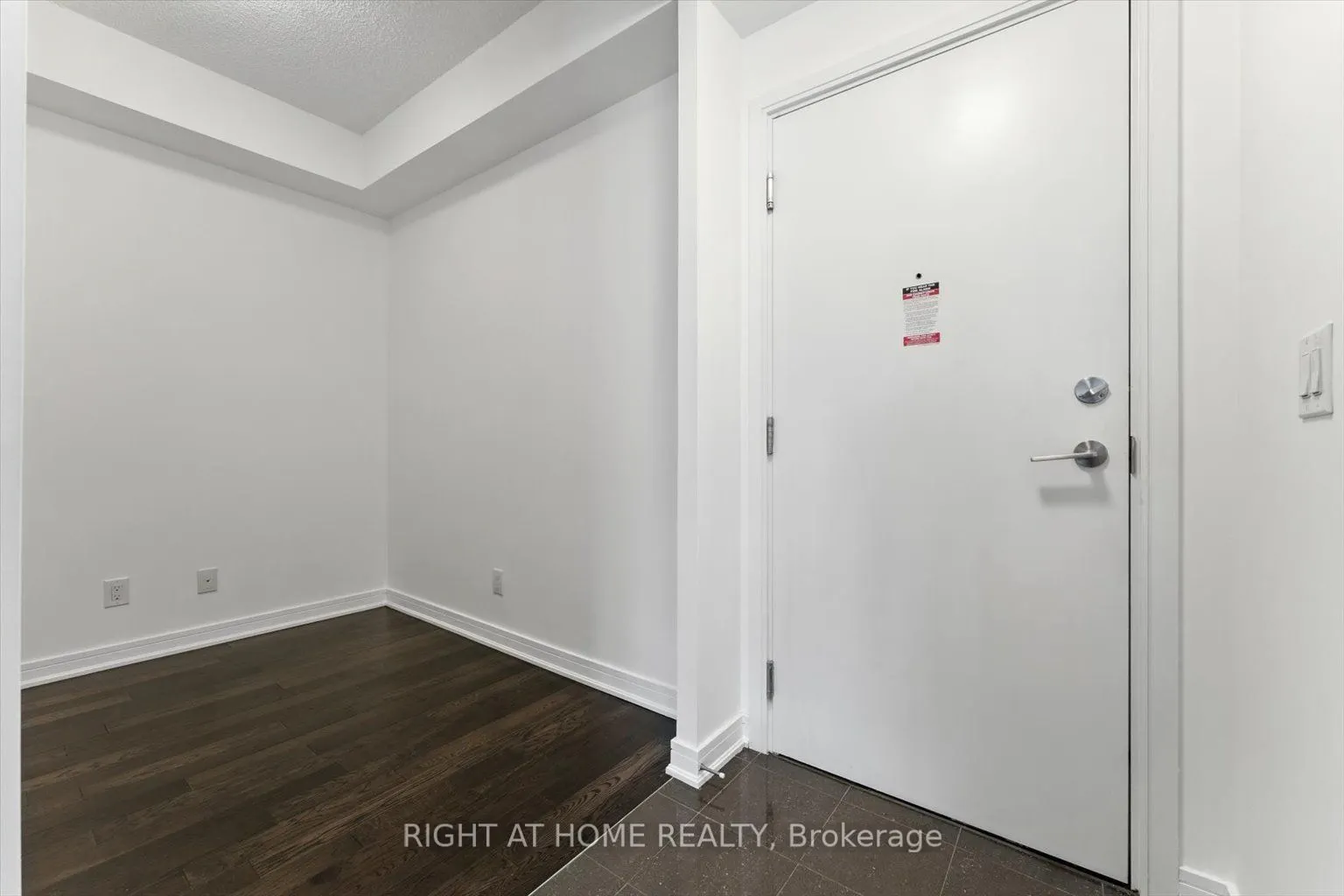 9199 Yonge Street, #303