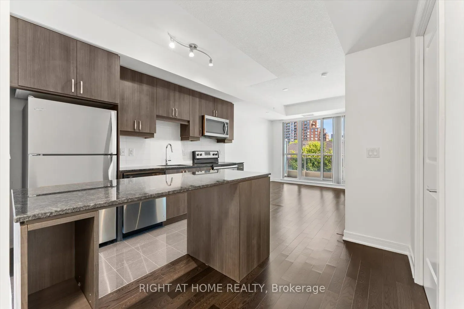 9199 Yonge Street, #303