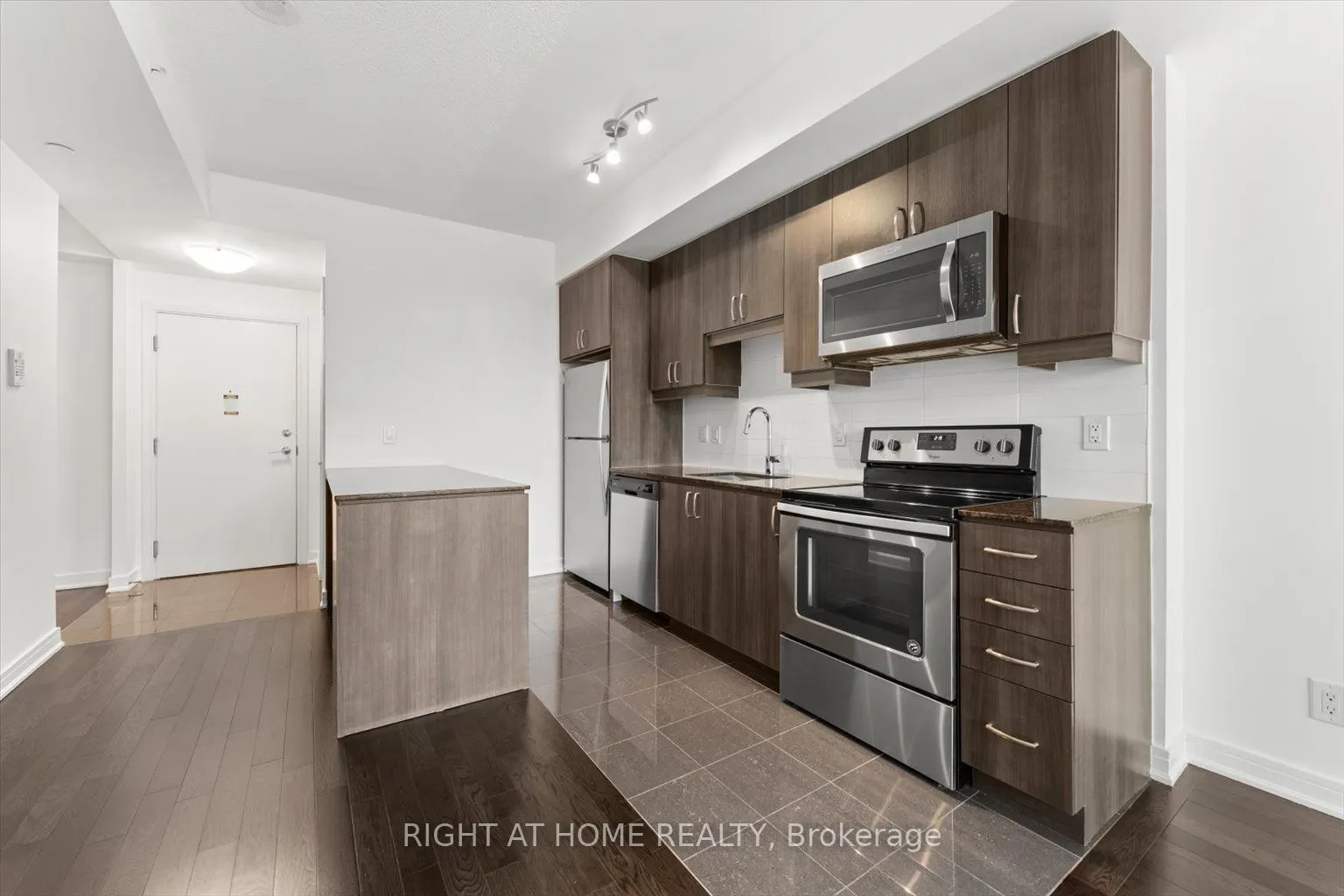 9199 Yonge Street, #303