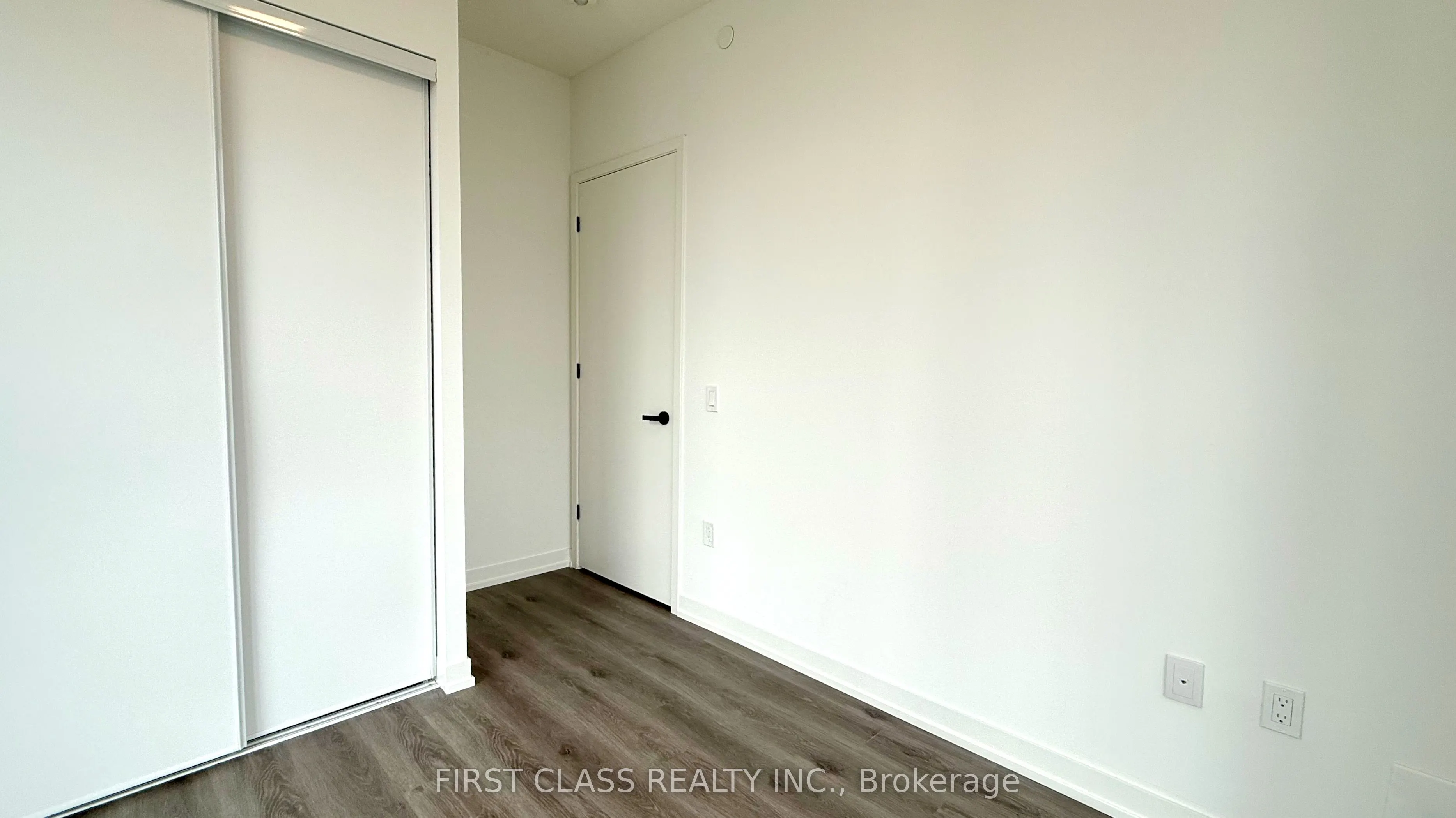 28 Interchange Way, #2512