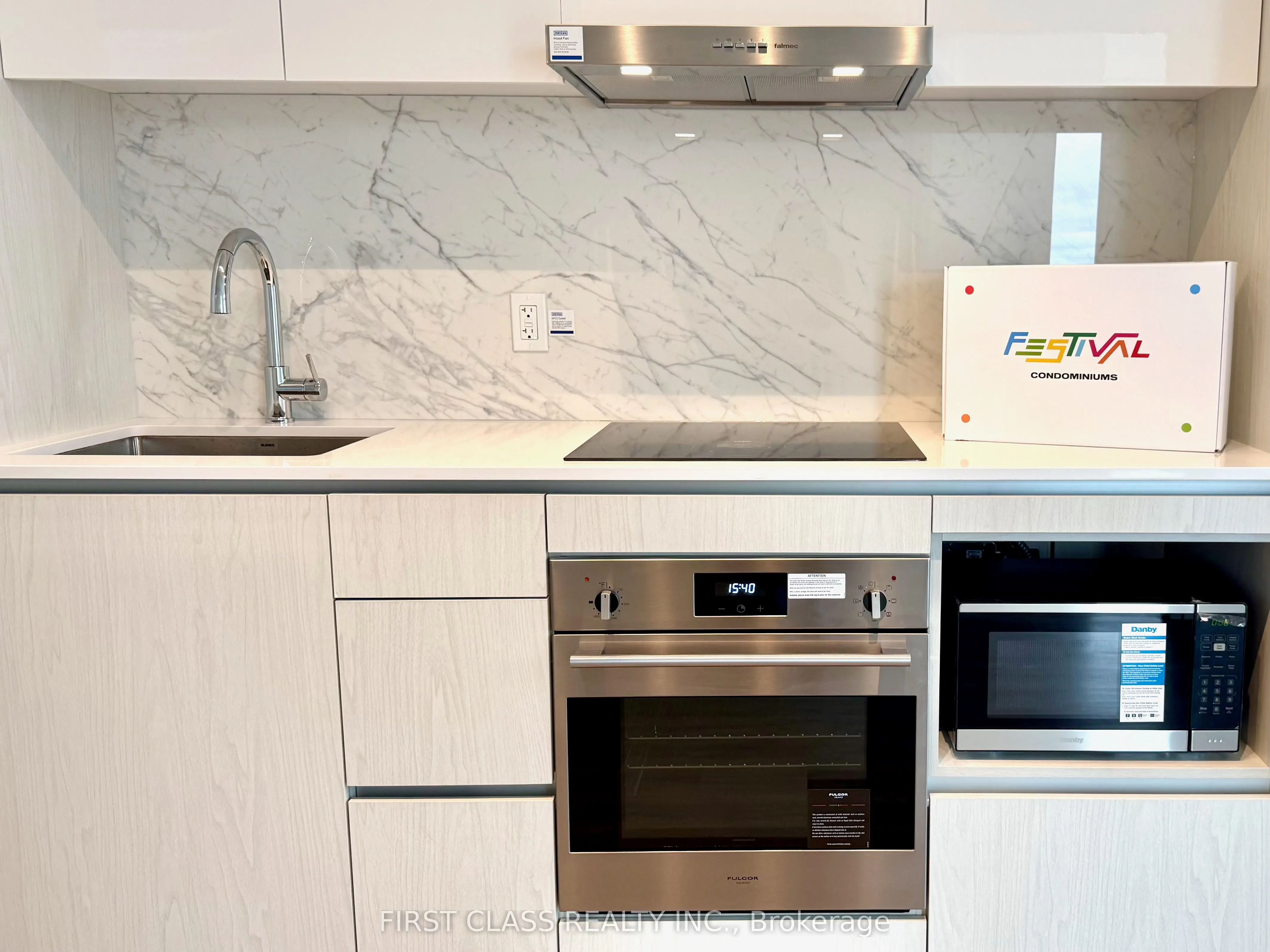 28 Interchange Way, #2512
