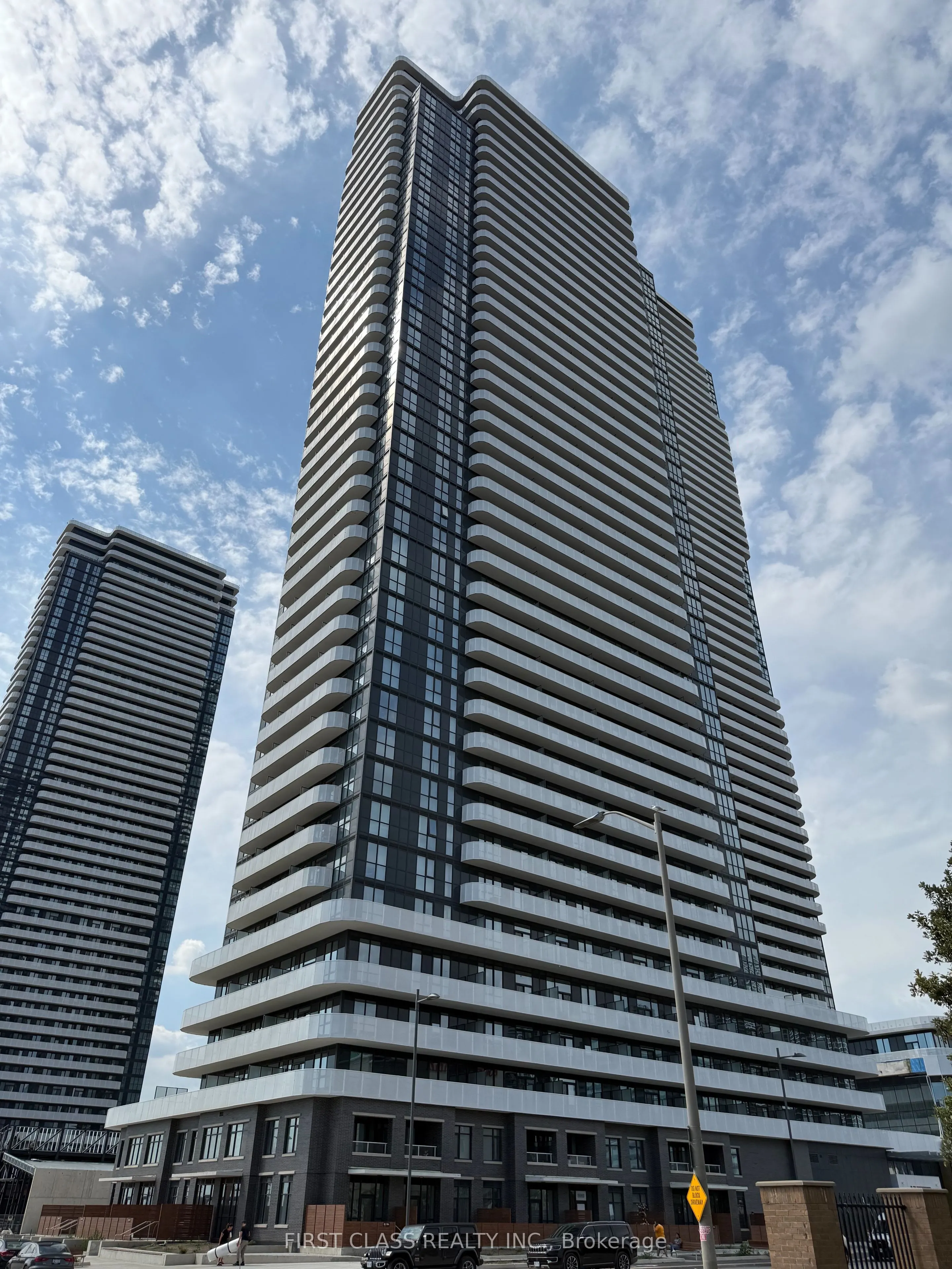 28 Interchange Way, #2512