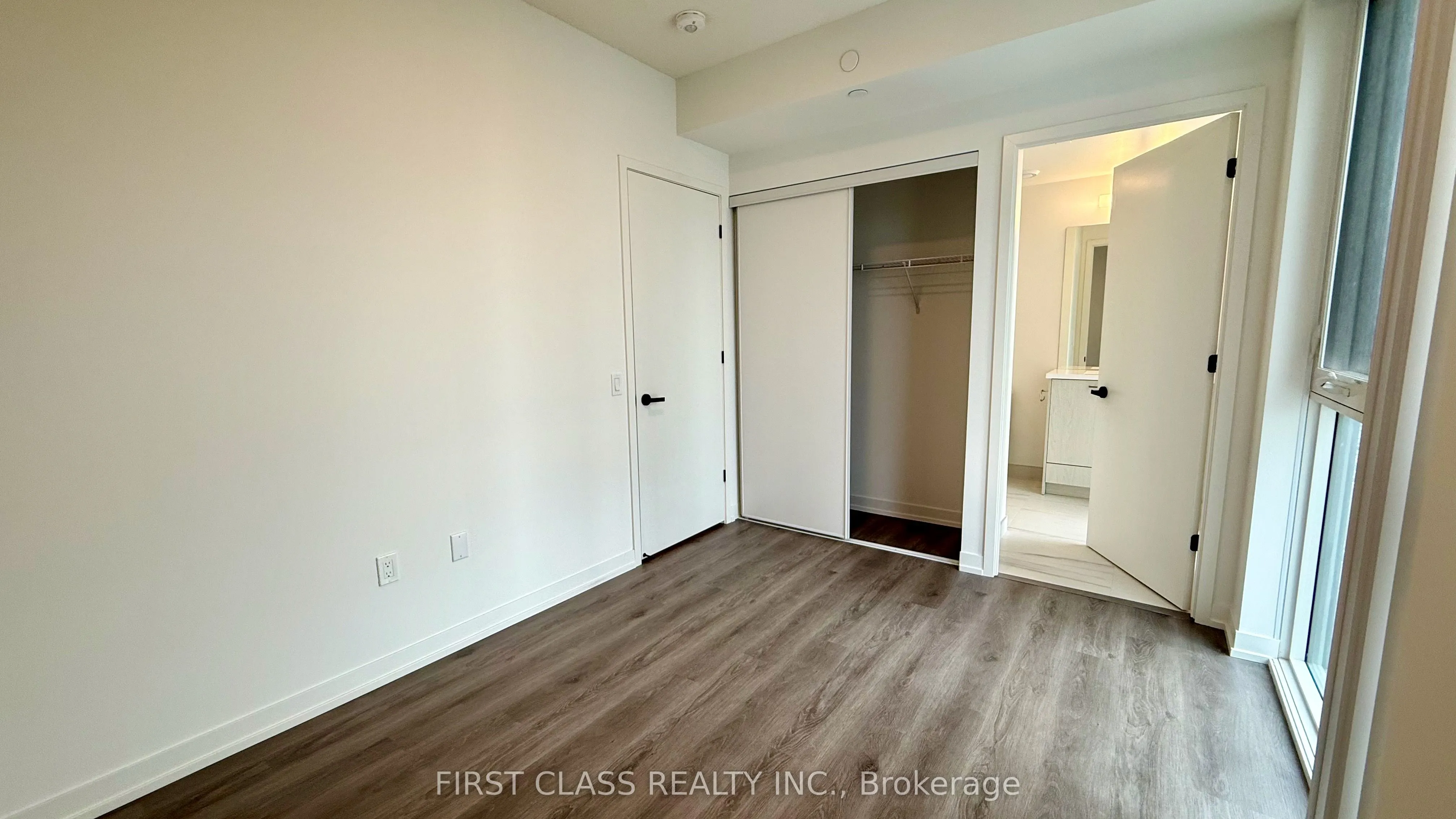 28 Interchange Way, #2512