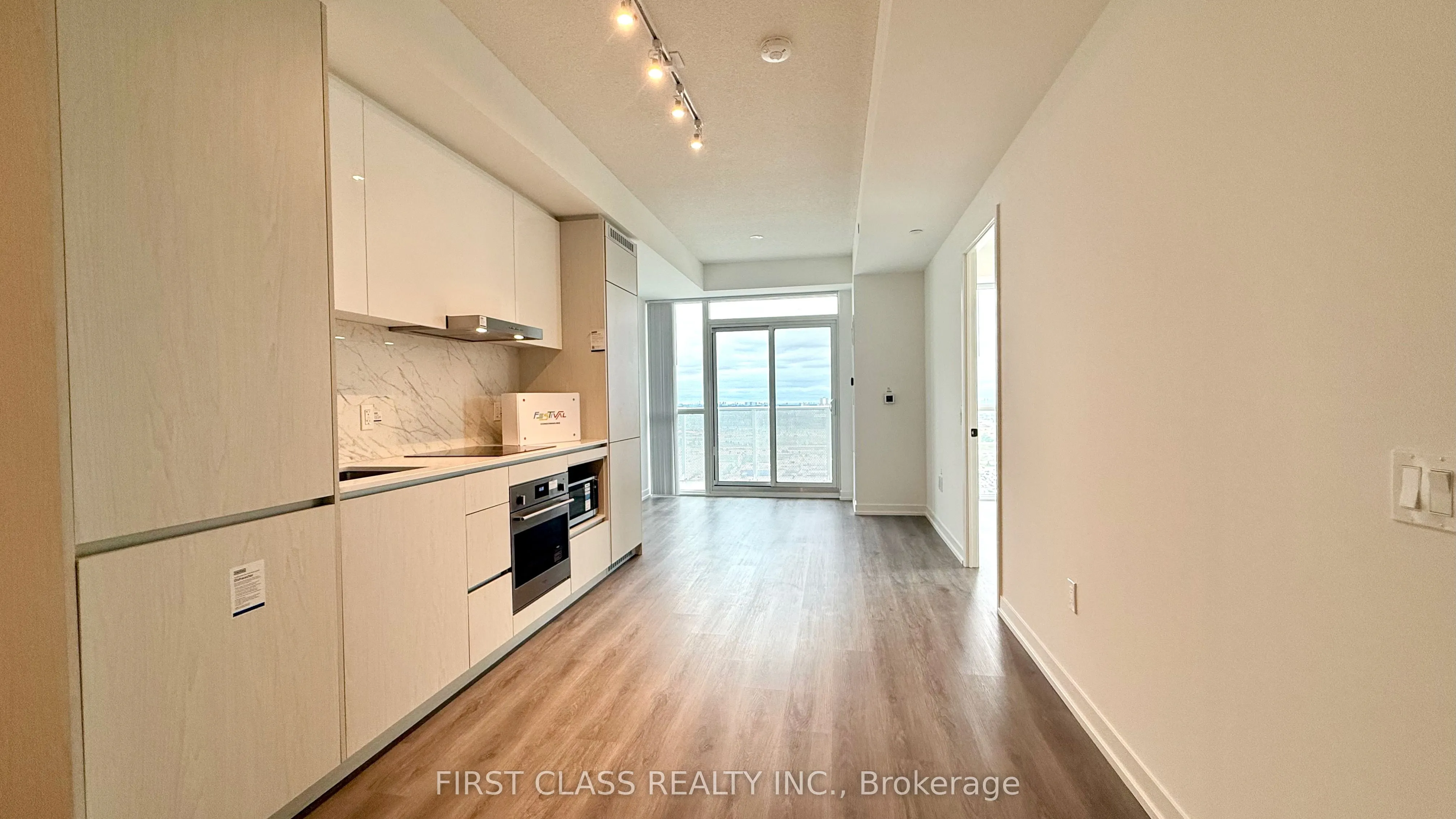 28 Interchange Way, #2512