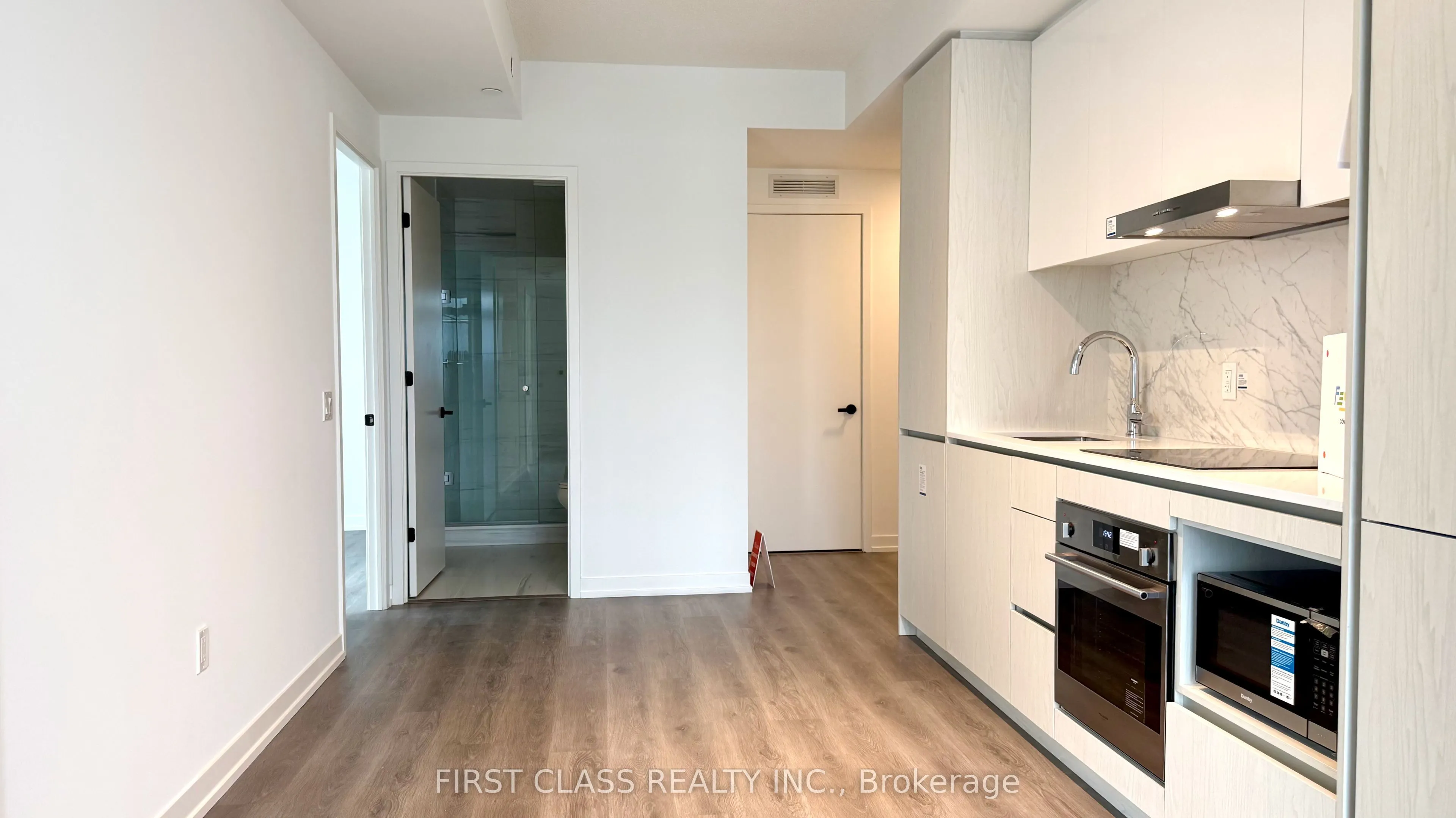 28 Interchange Way, #2512