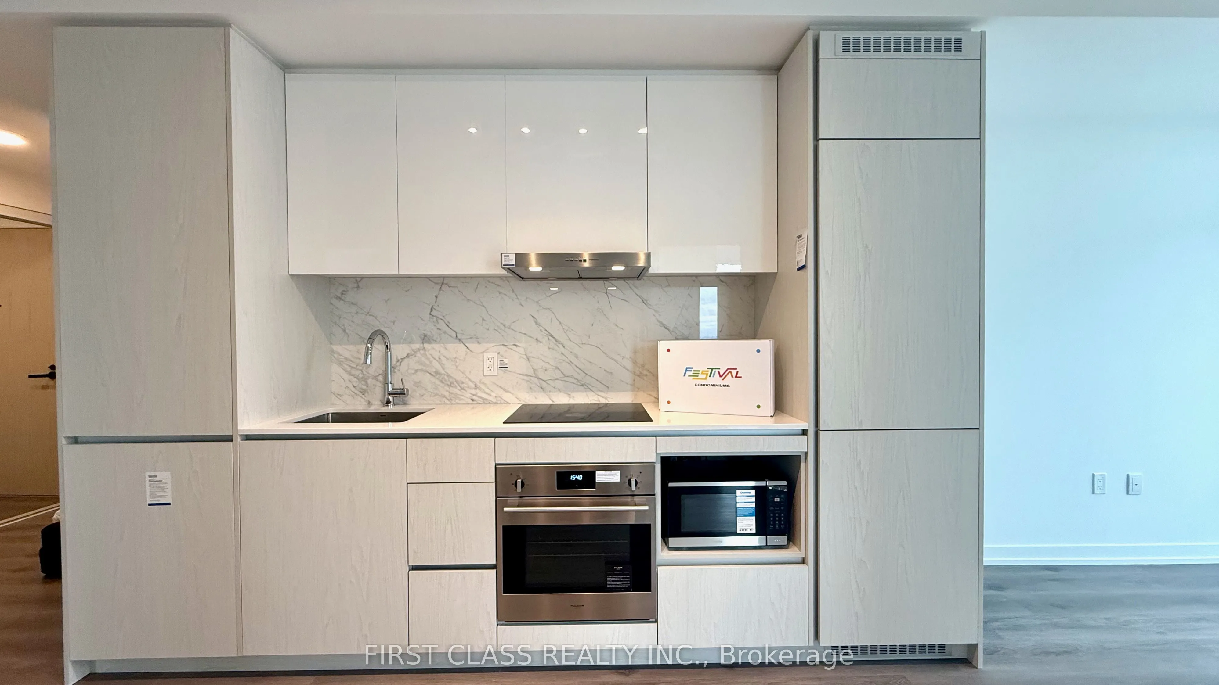 28 Interchange Way, #2512