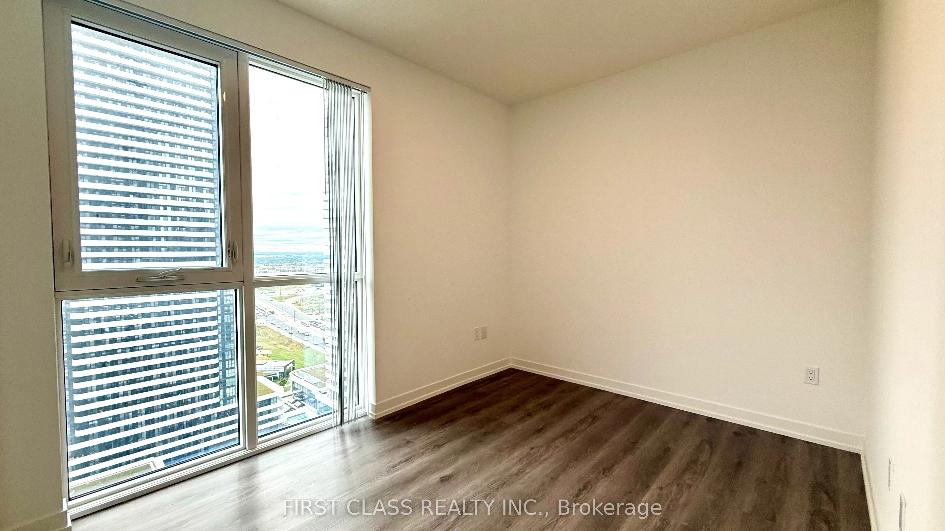 28 Interchange Way, #2512