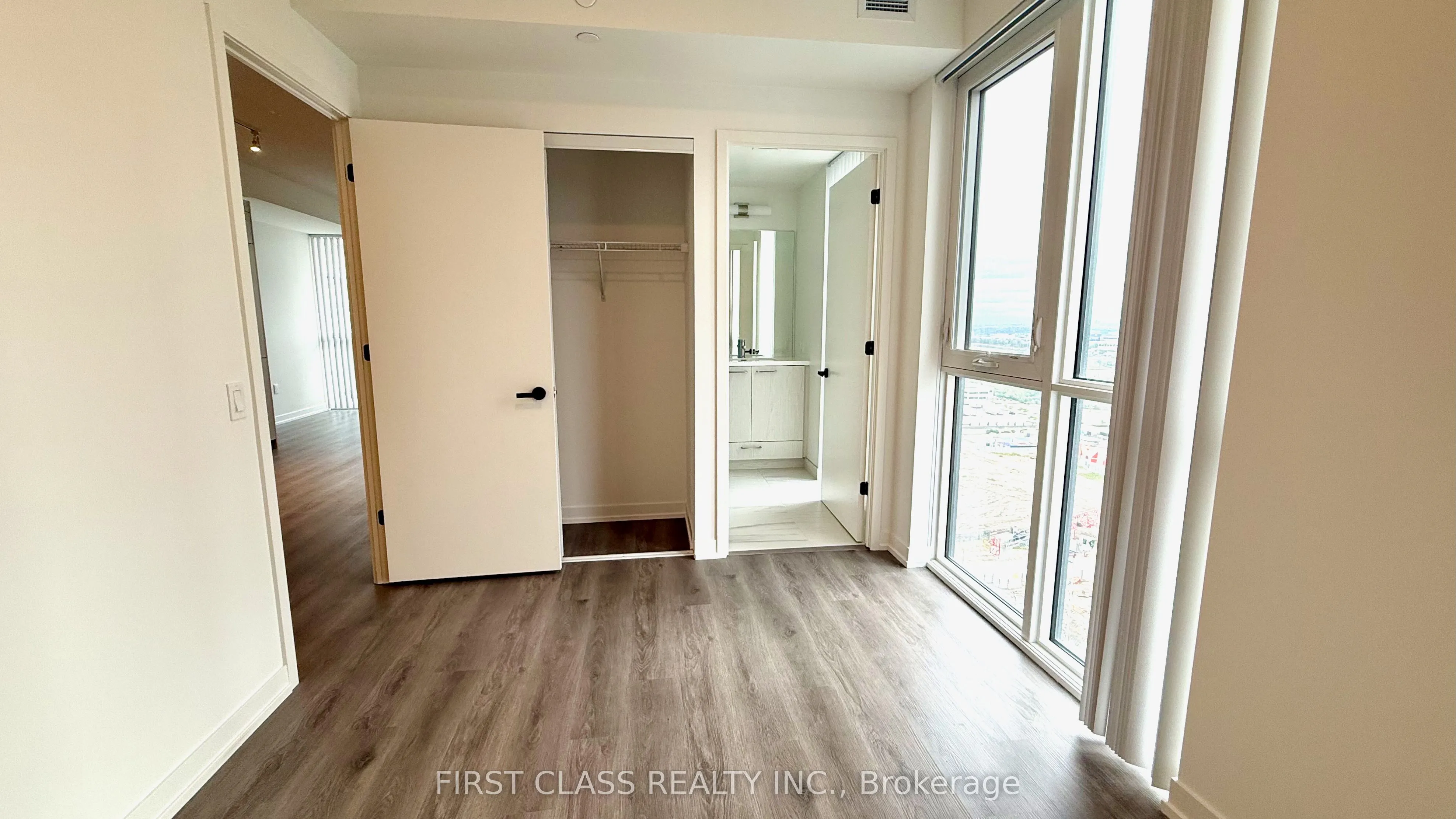 28 Interchange Way, #2512