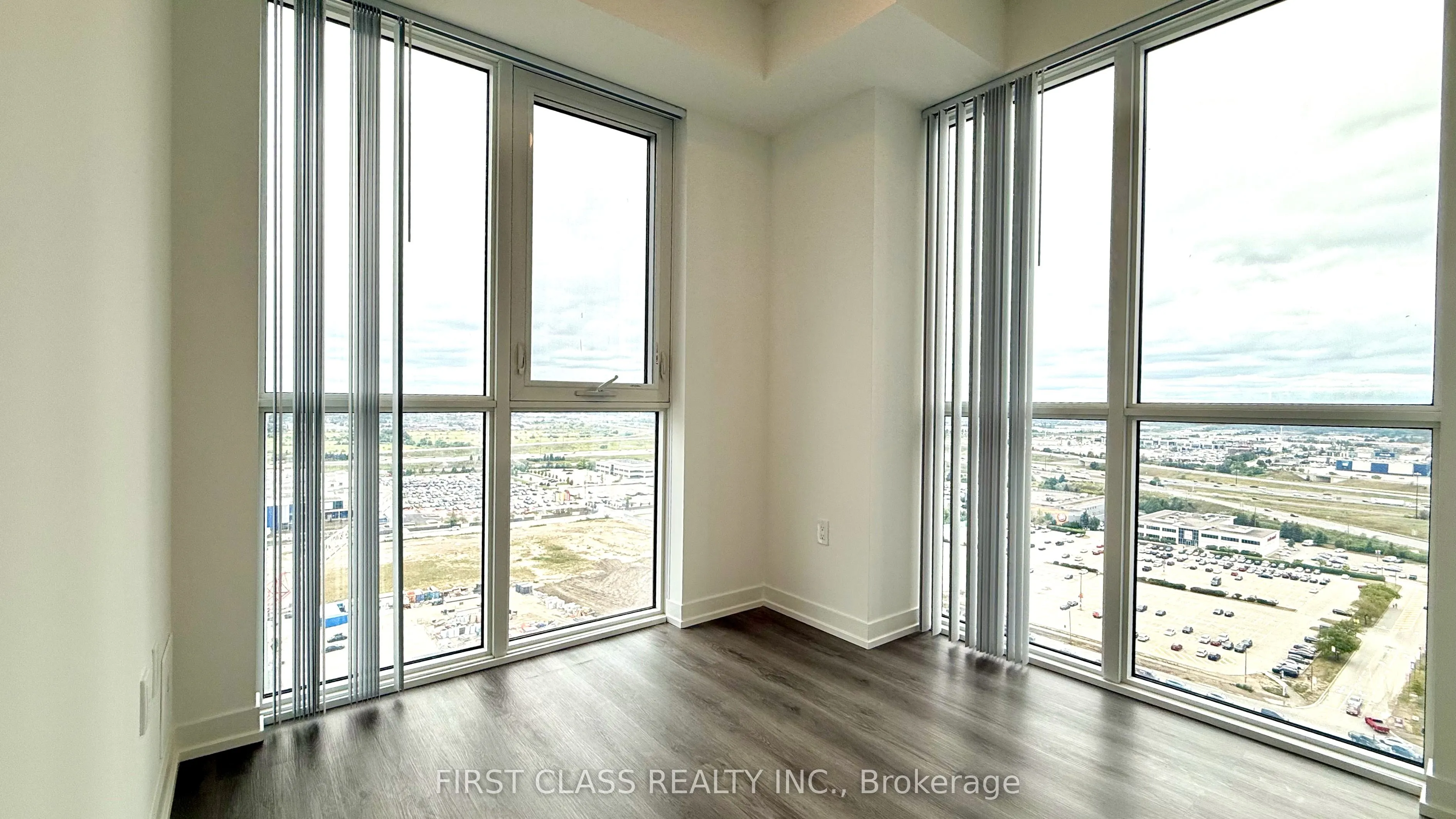 28 Interchange Way, #2512