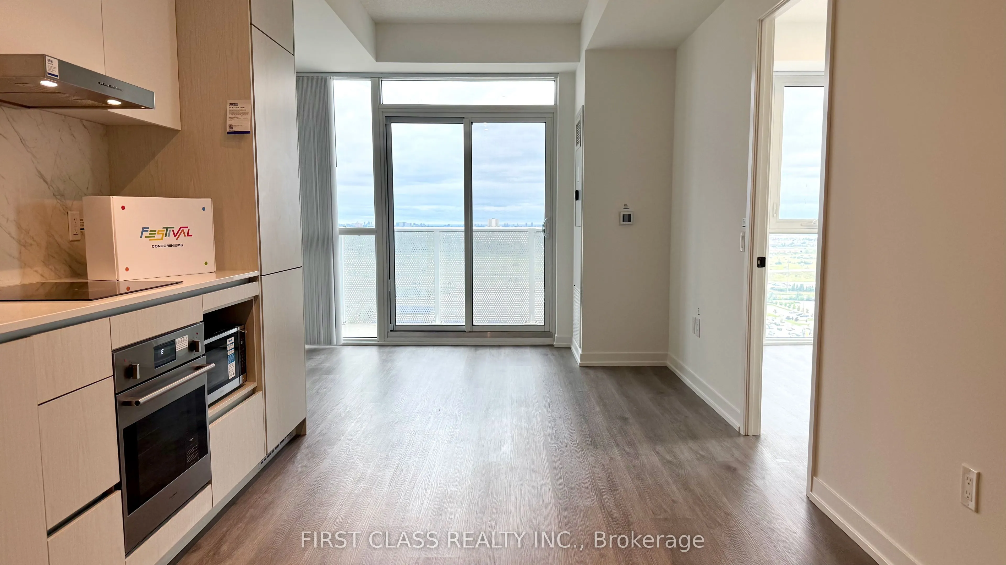 28 Interchange Way, #2512