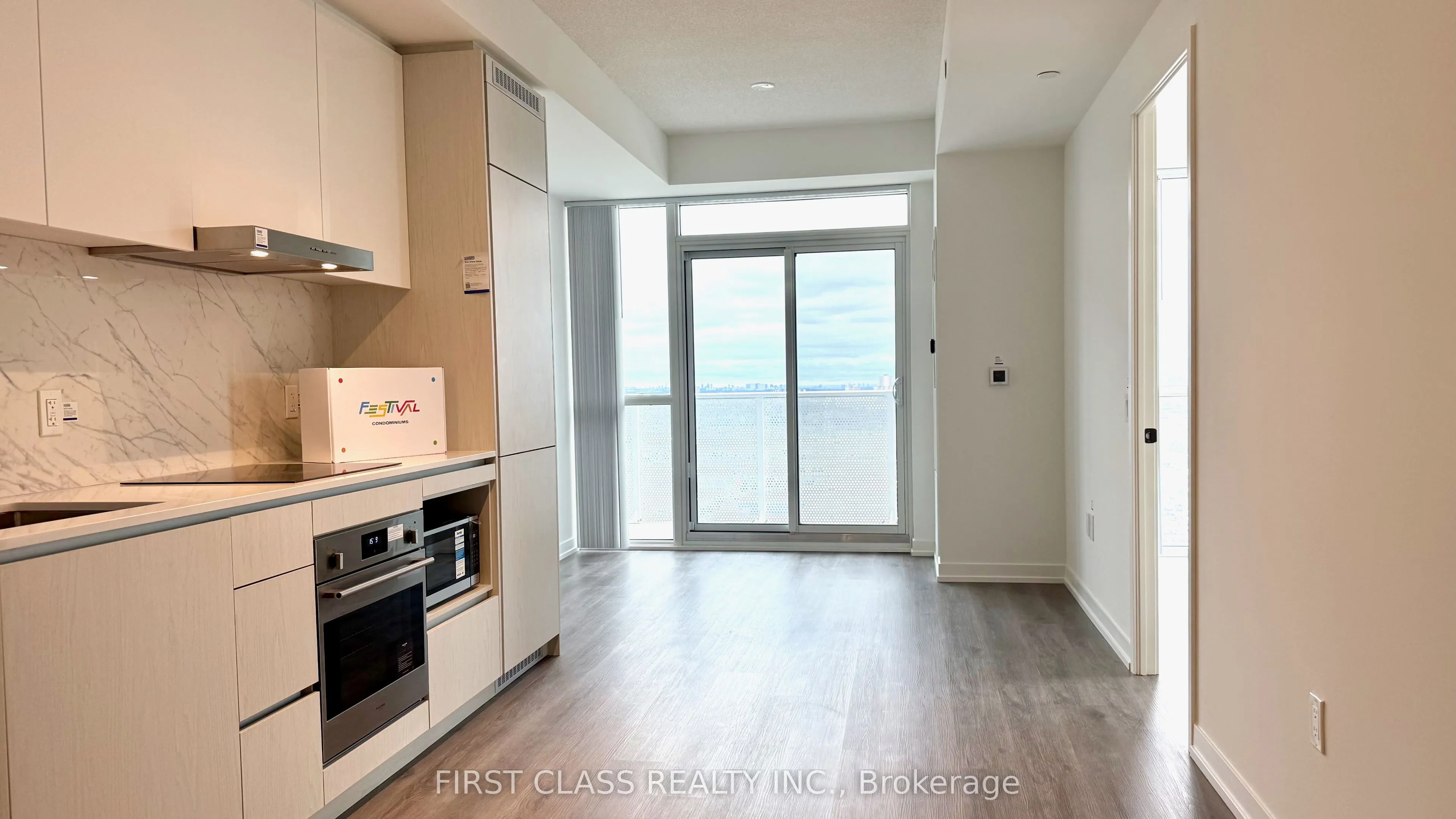 28 Interchange Way, #2512