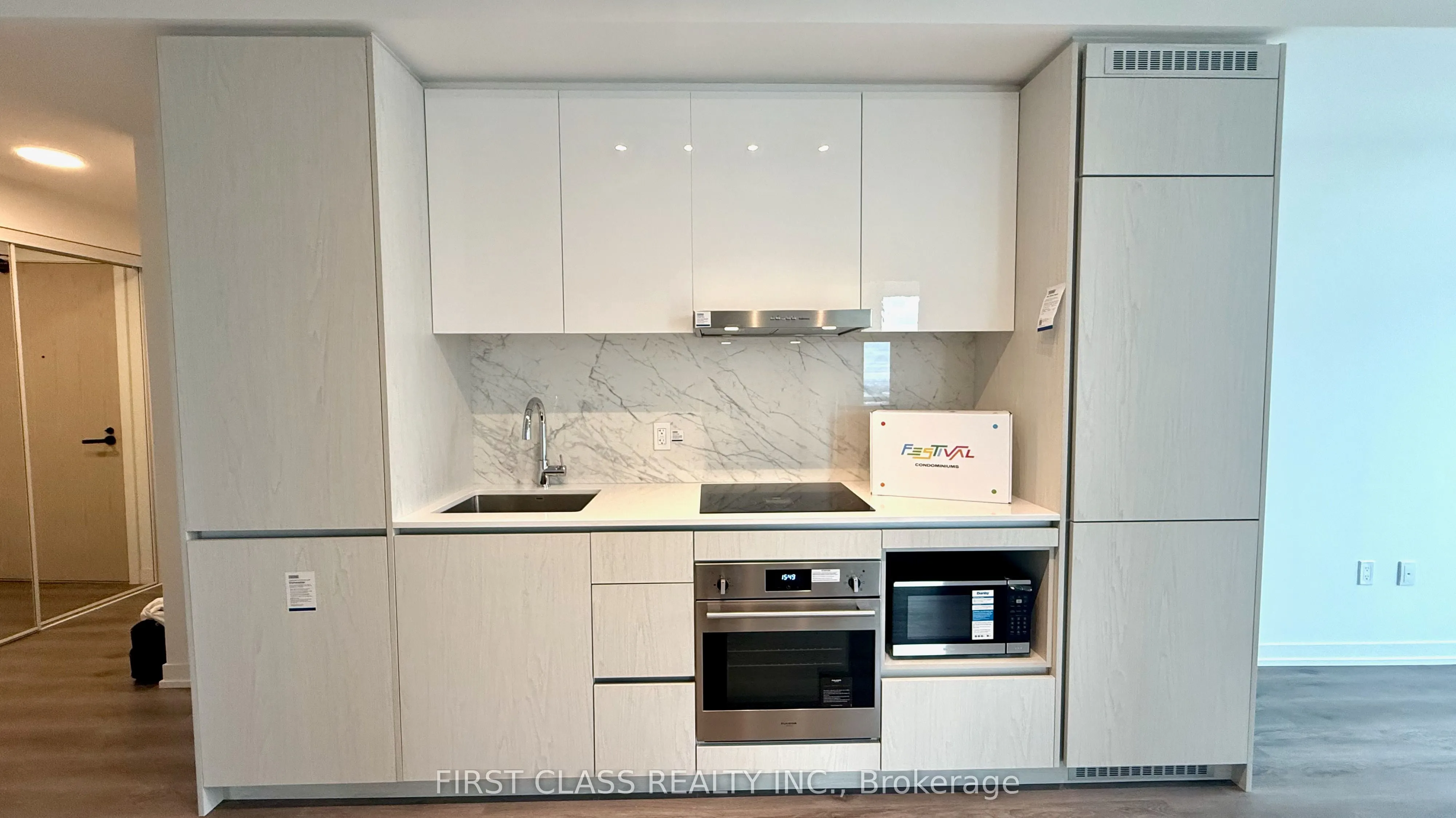 28 Interchange Way, #2512