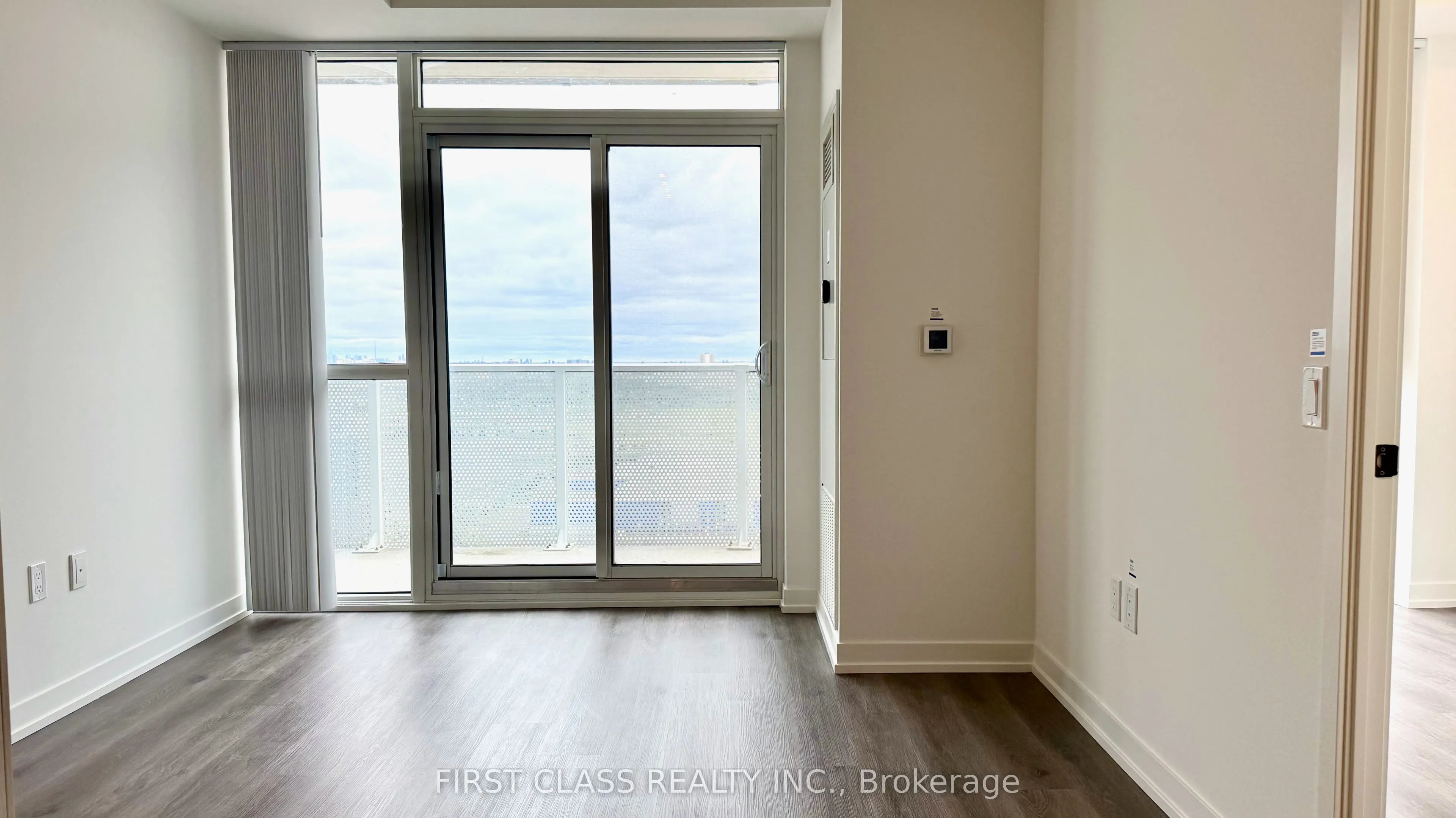28 Interchange Way, #2512