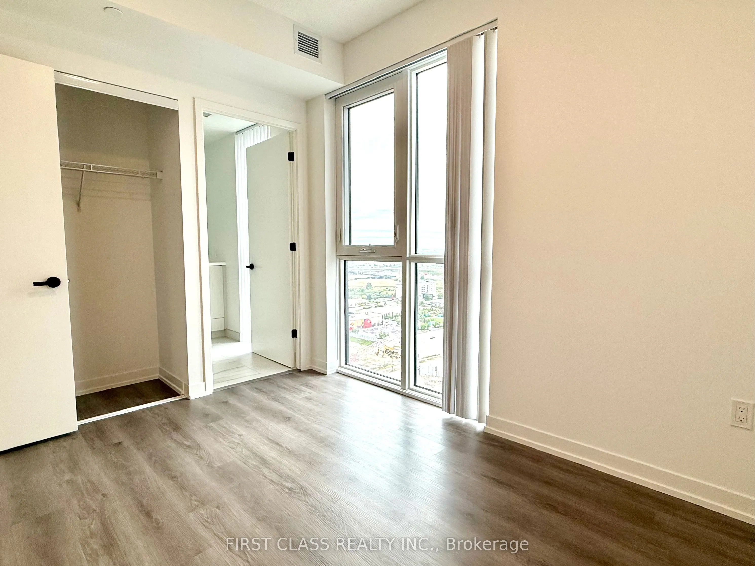 28 Interchange Way, #2512