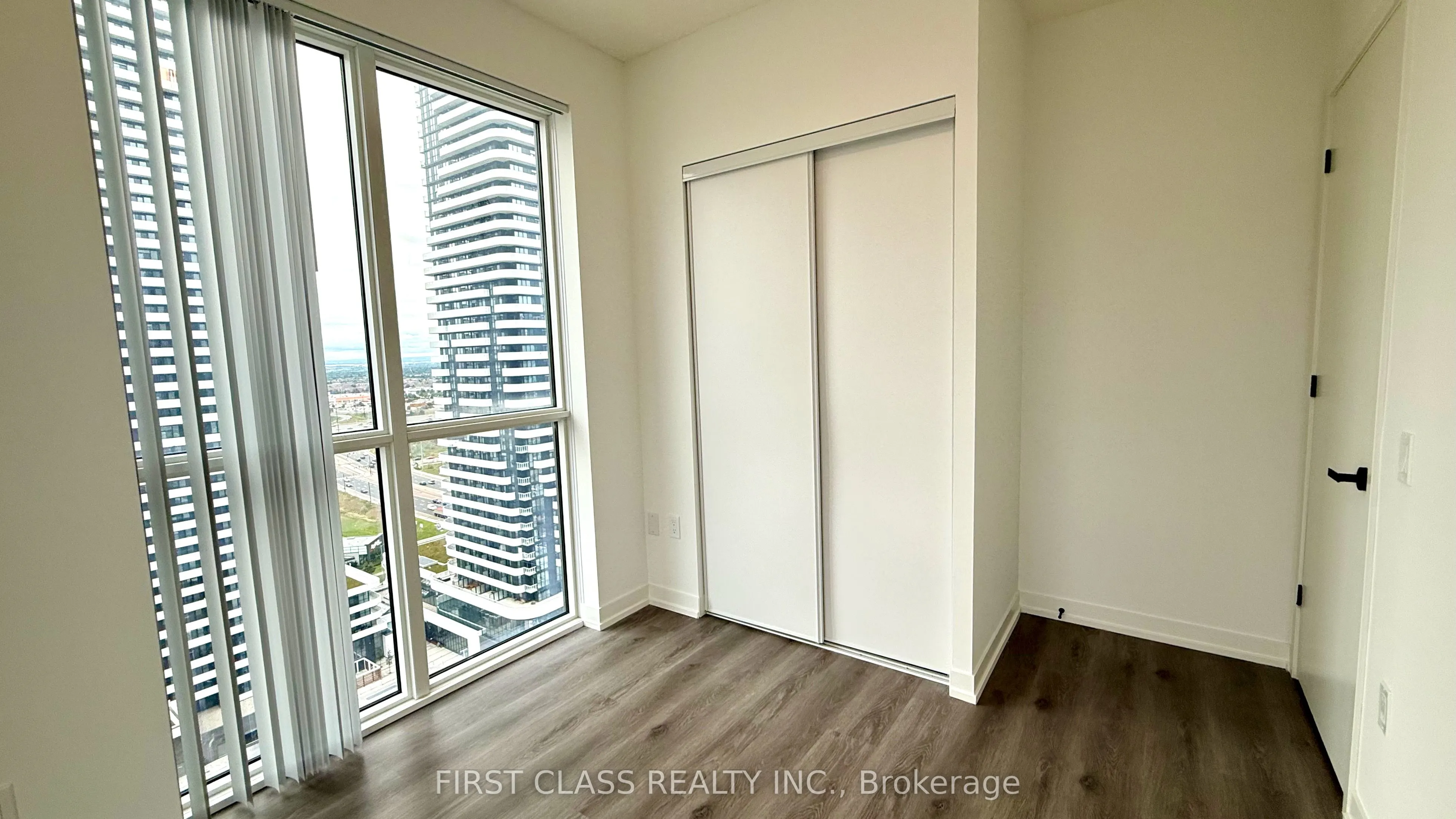 28 Interchange Way, #2512