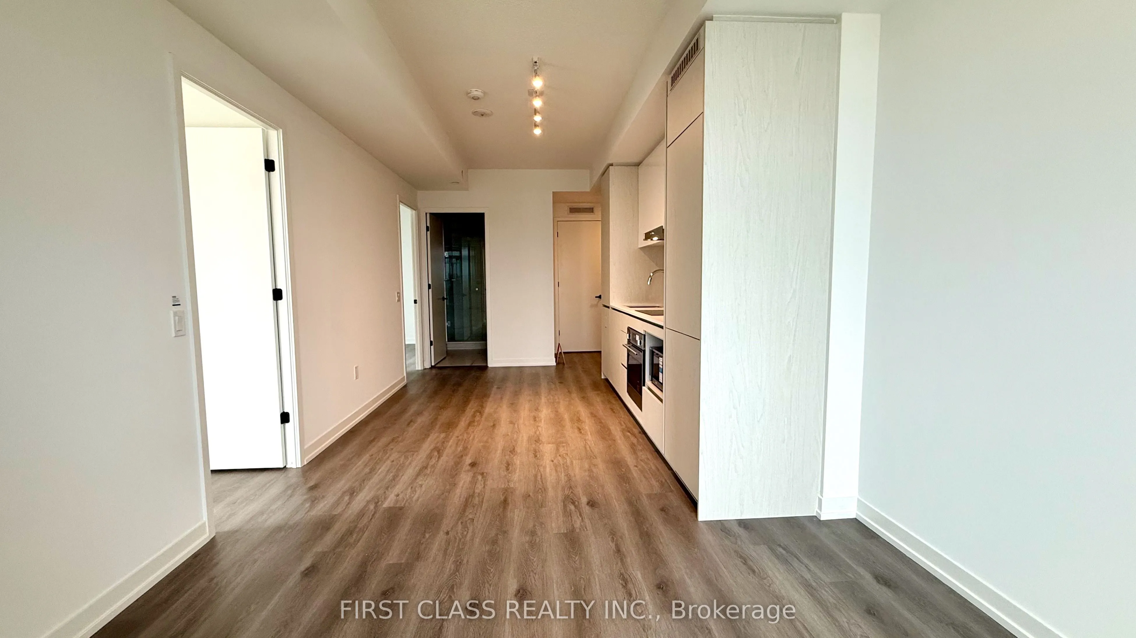 28 Interchange Way, #2512