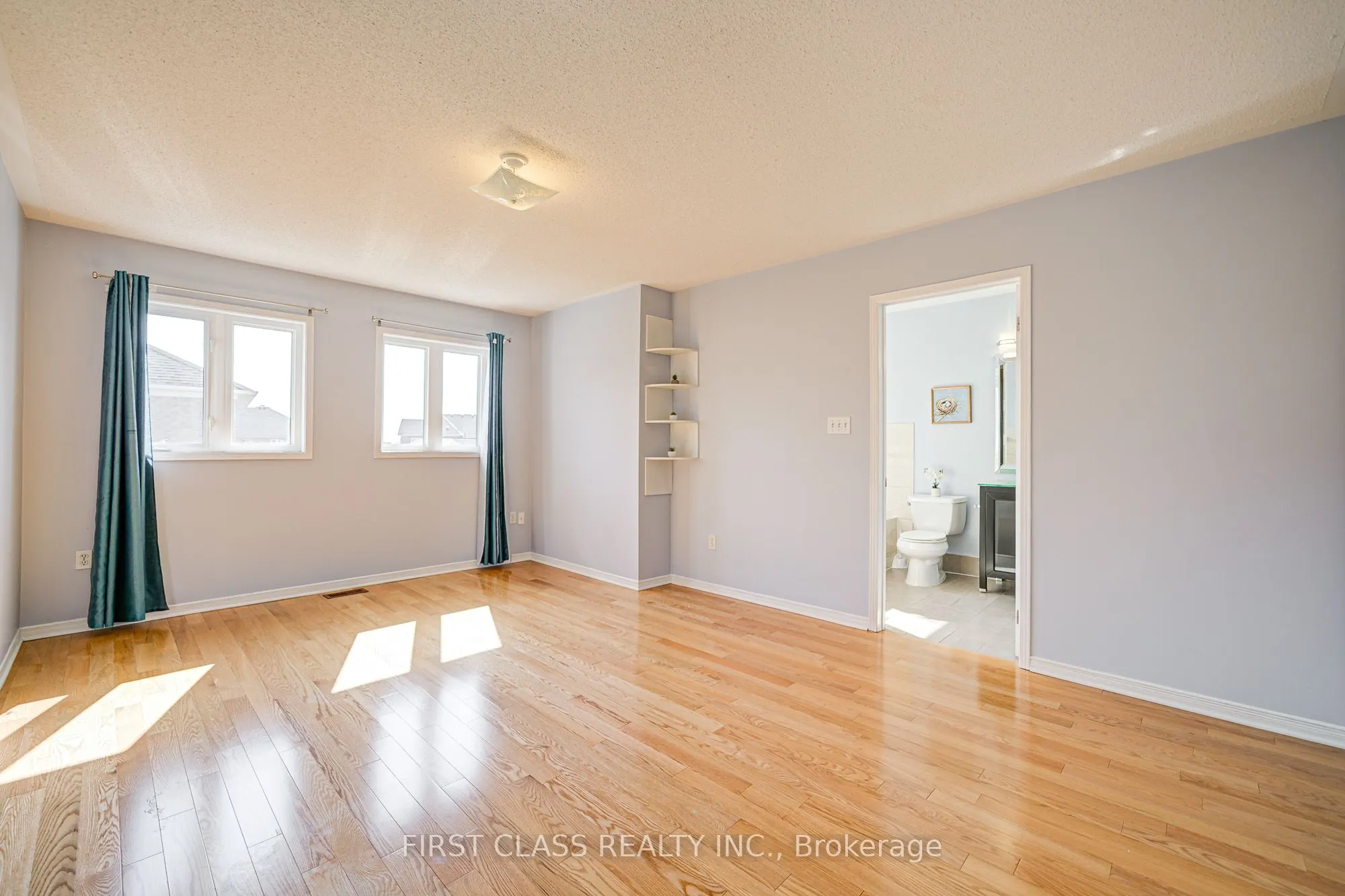 19 Benjamin Hood Crescent