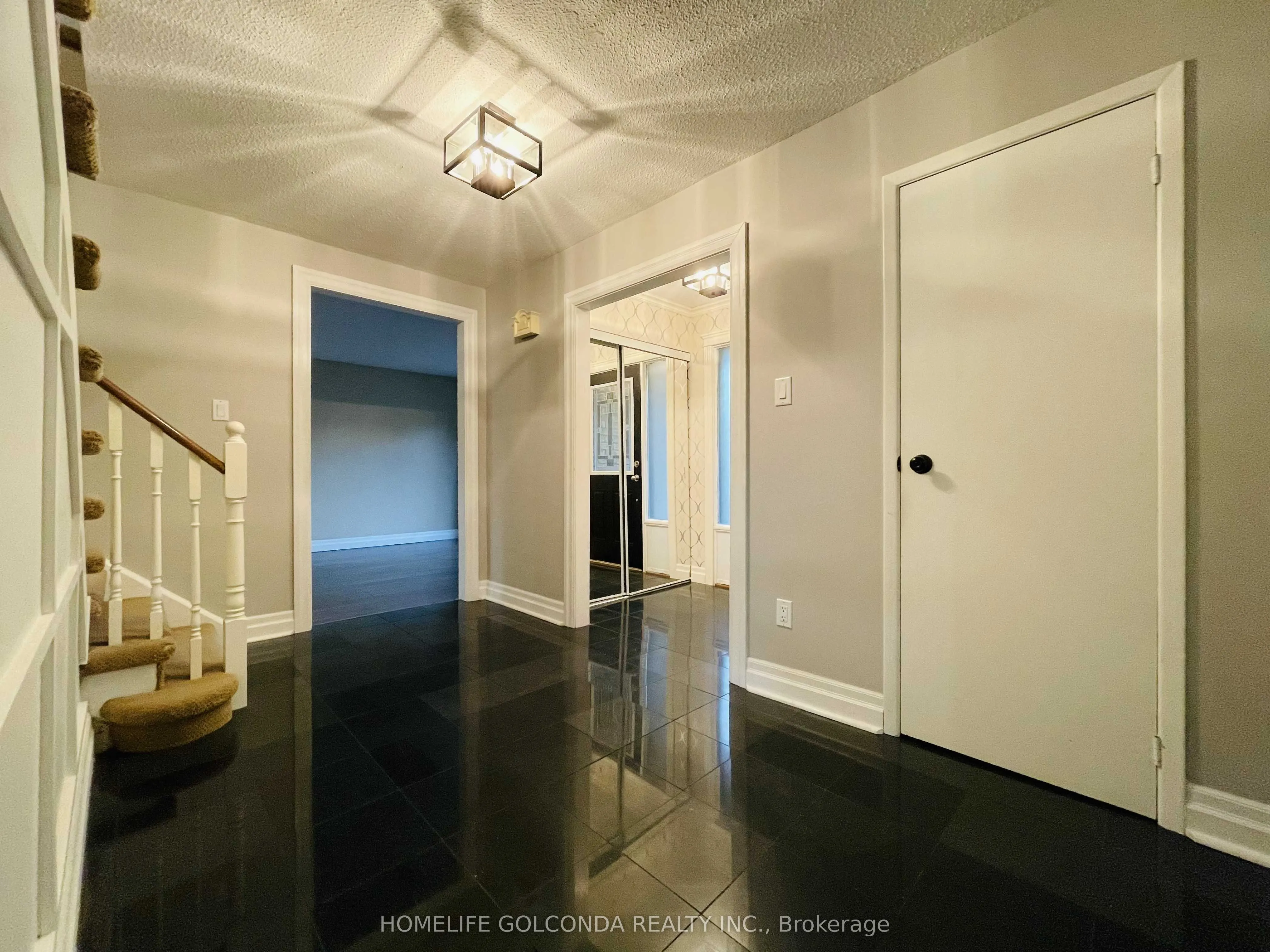 909 Ferndale Crescent