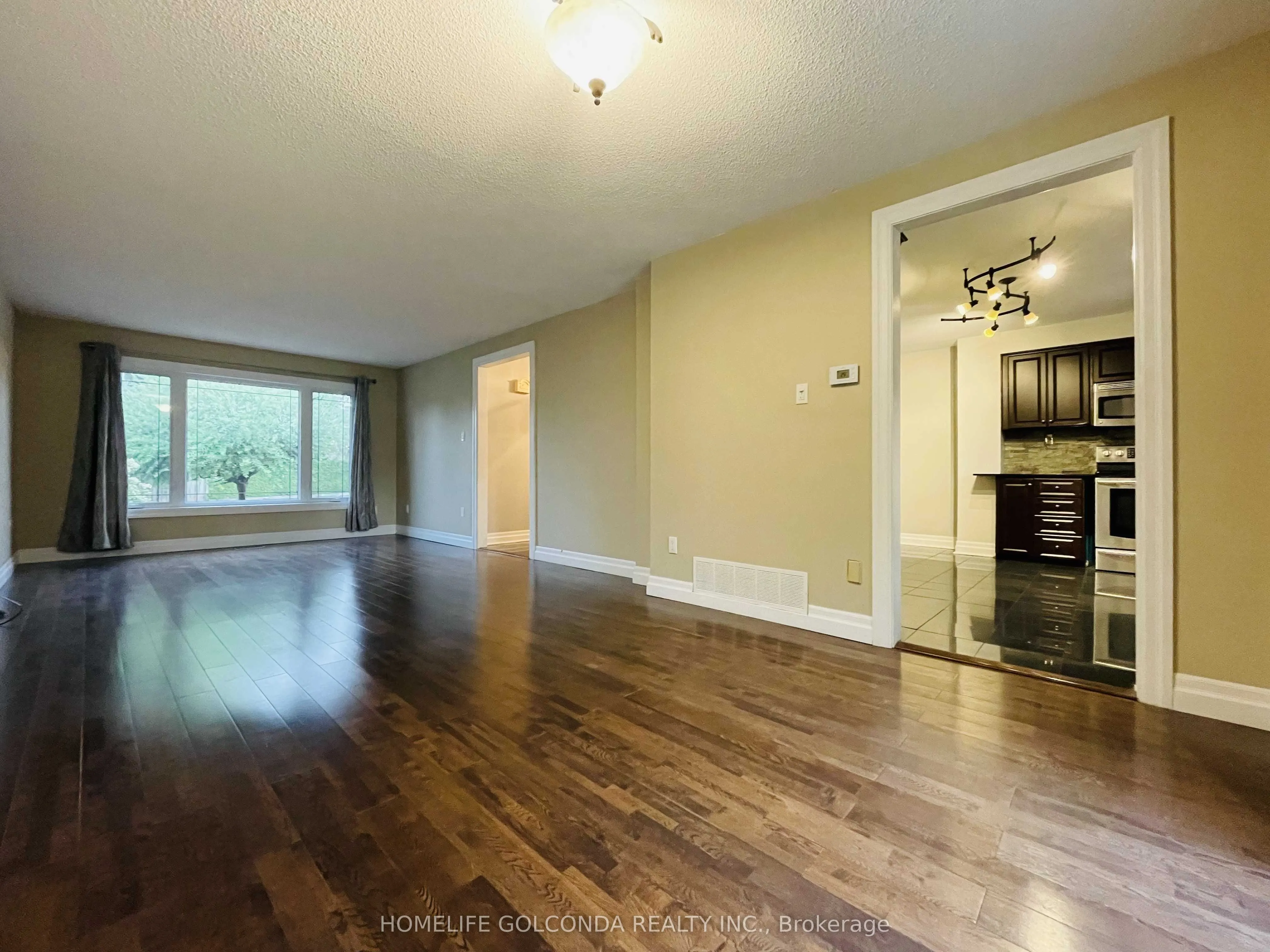 909 Ferndale Crescent