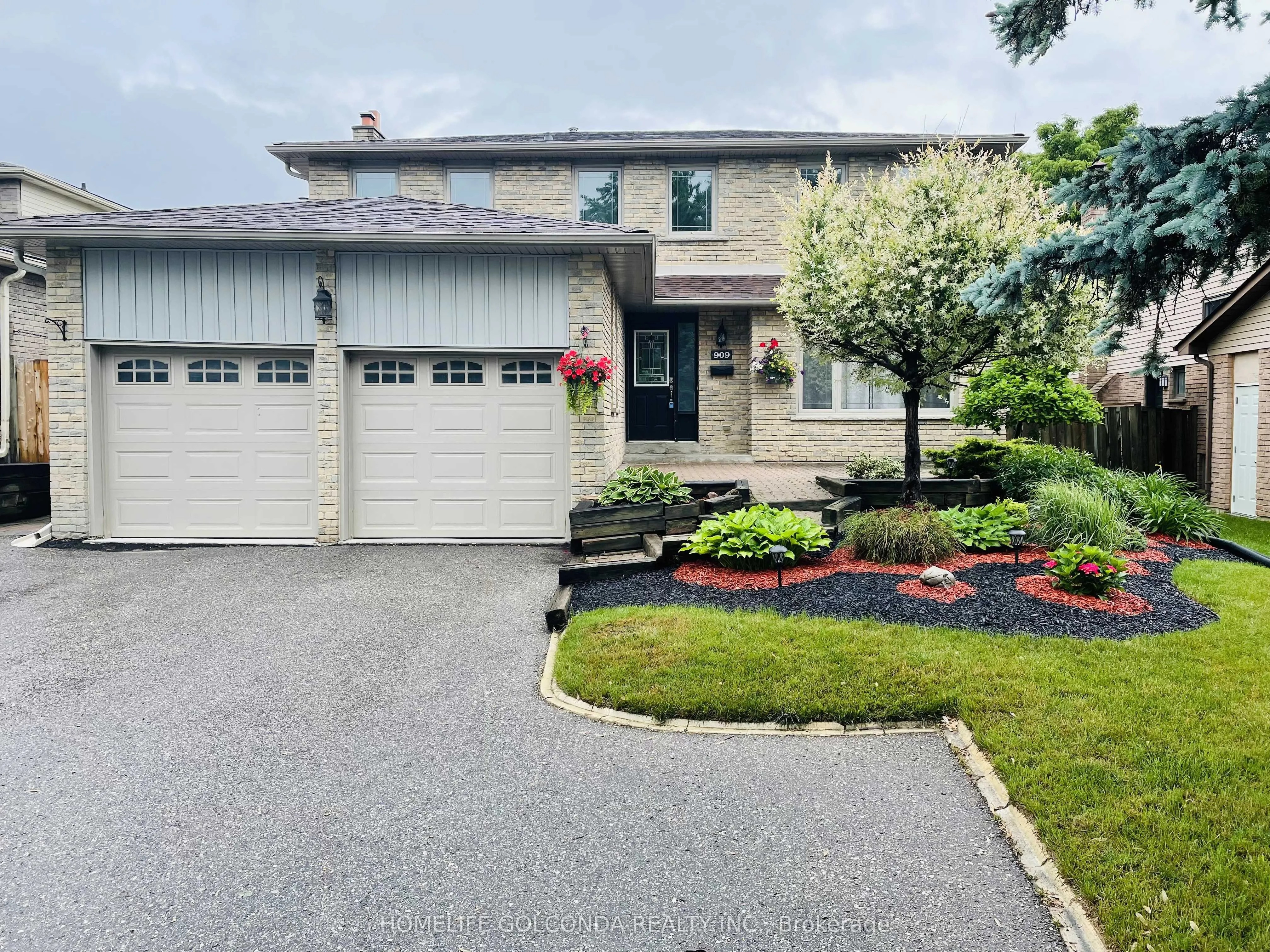 909 Ferndale Crescent
