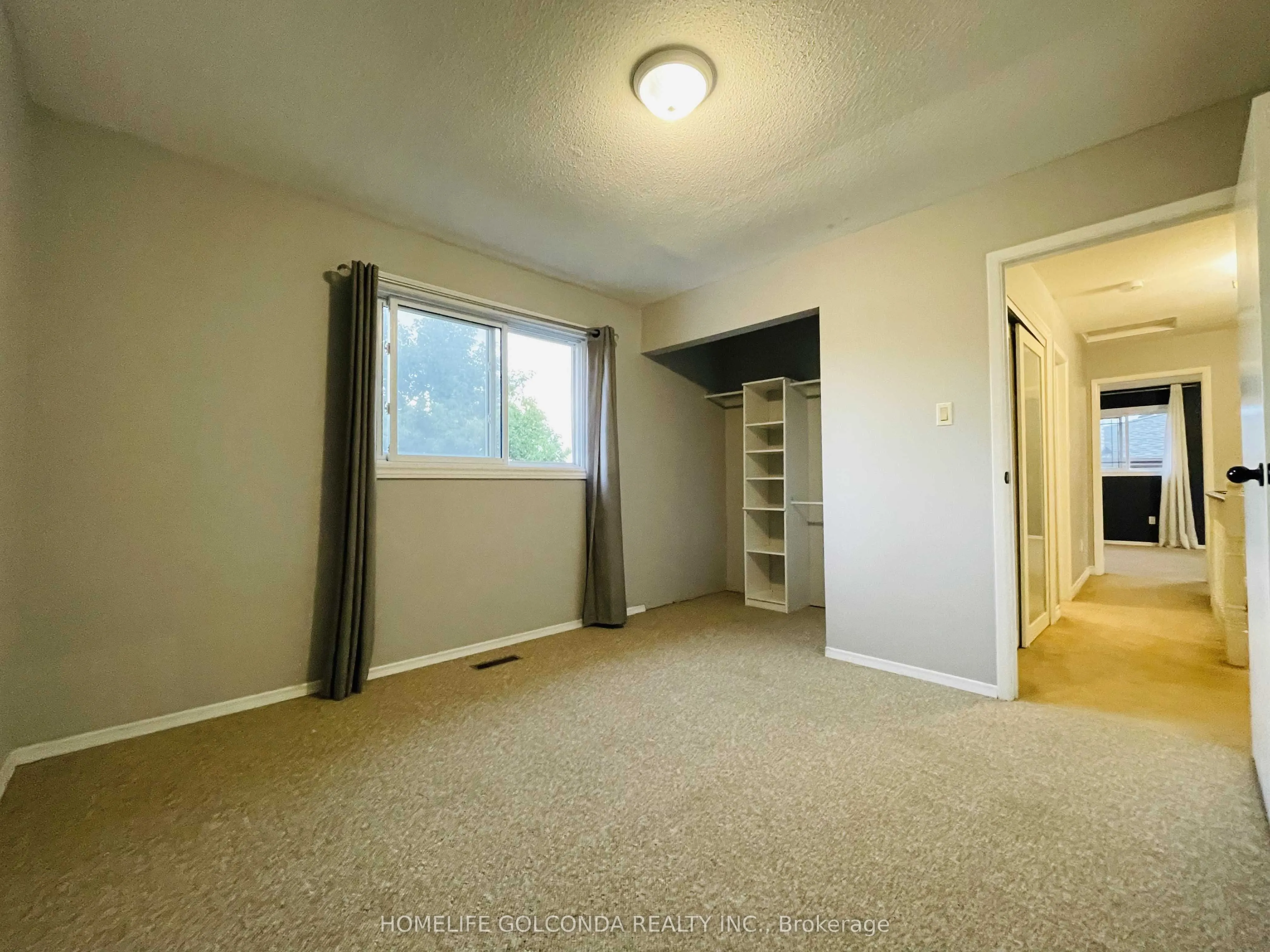 909 Ferndale Crescent
