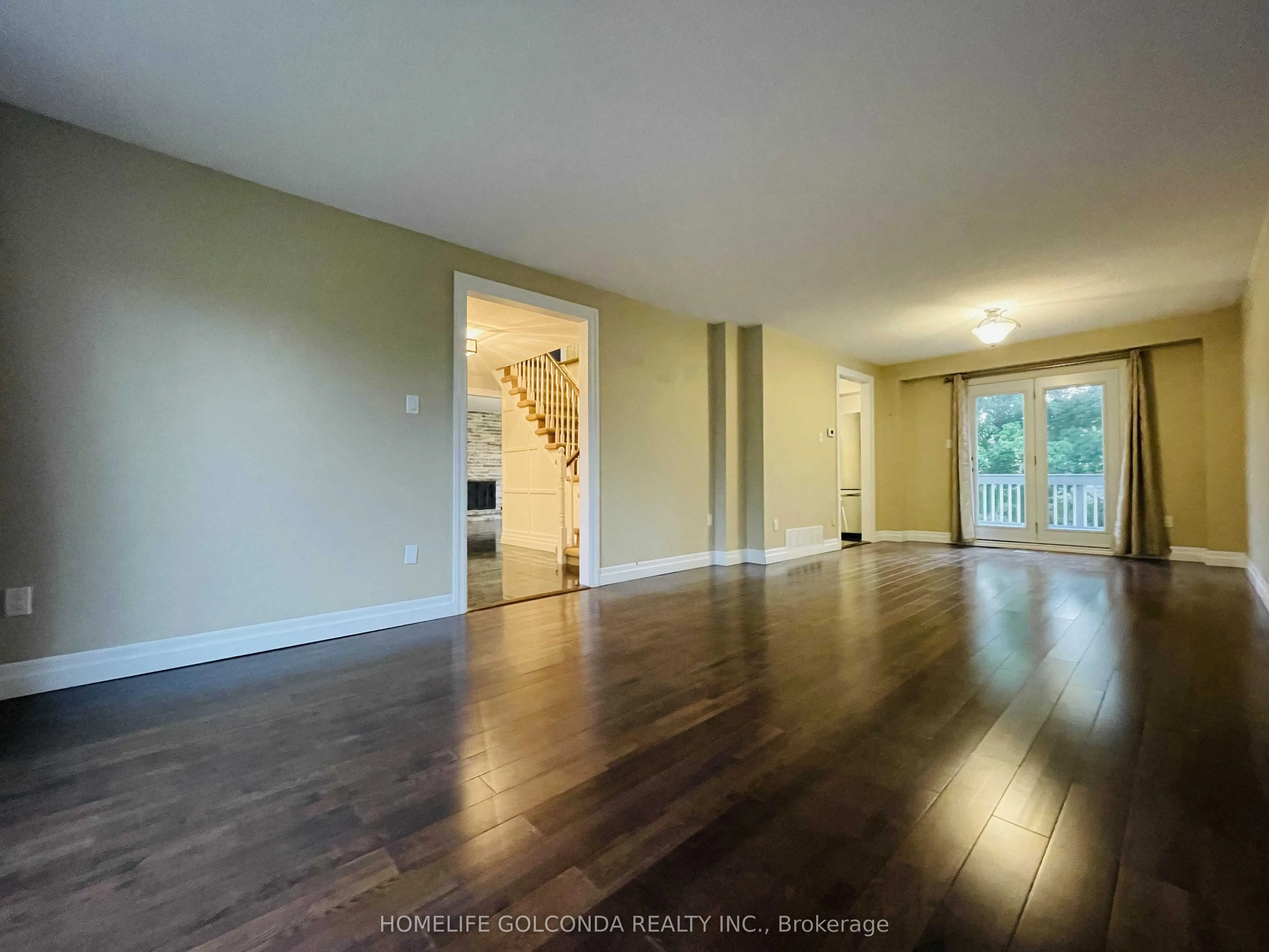 909 Ferndale Crescent