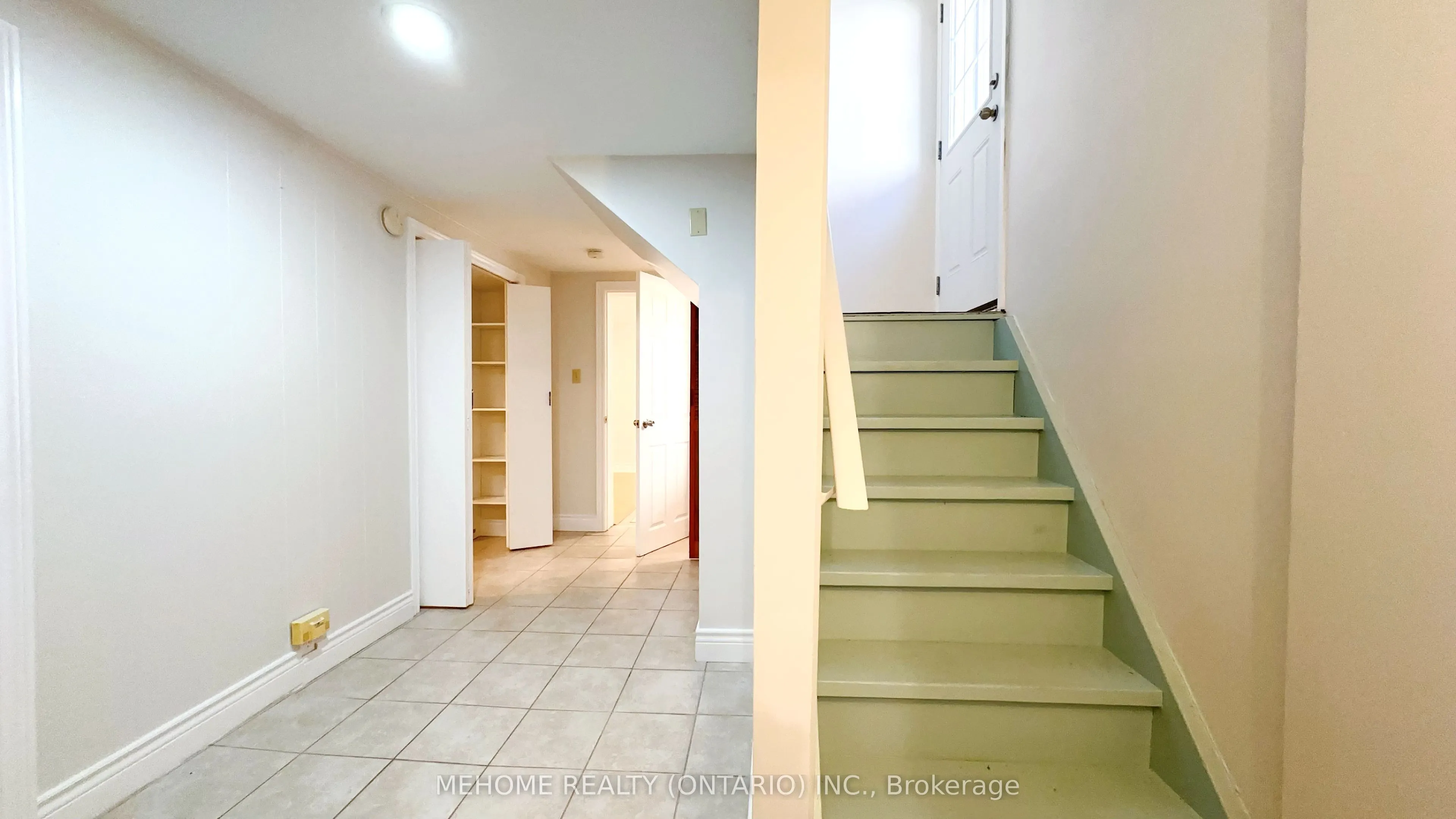 493 Lynett Crescent