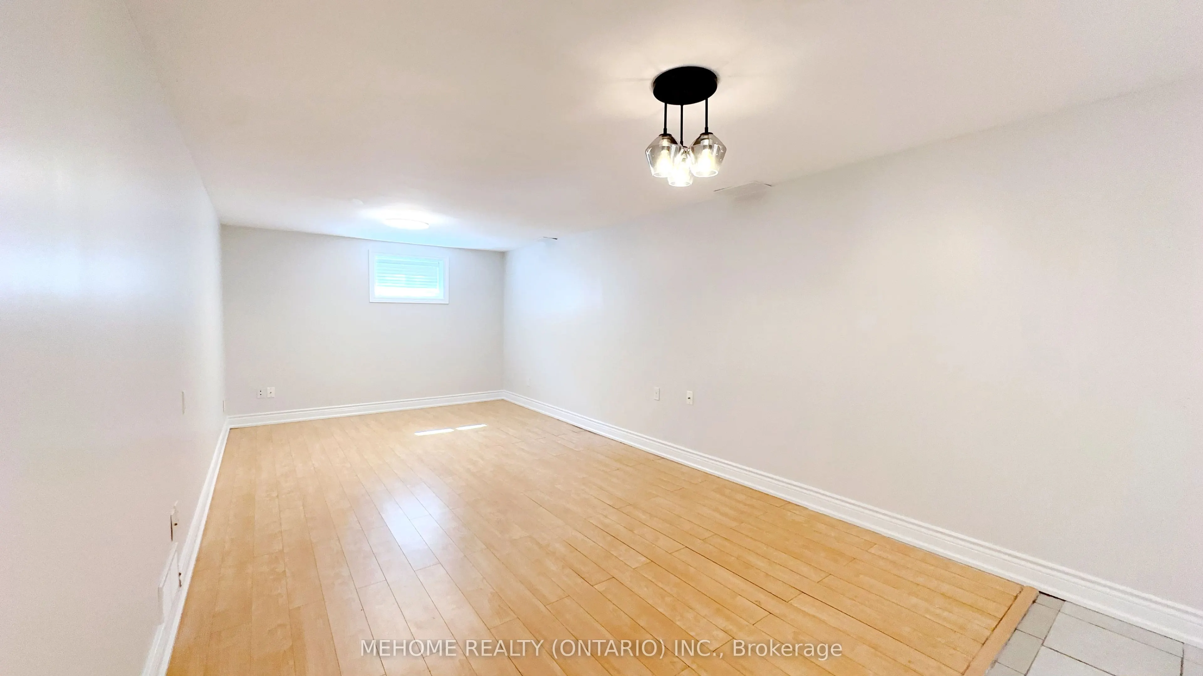 493 Lynett Crescent
