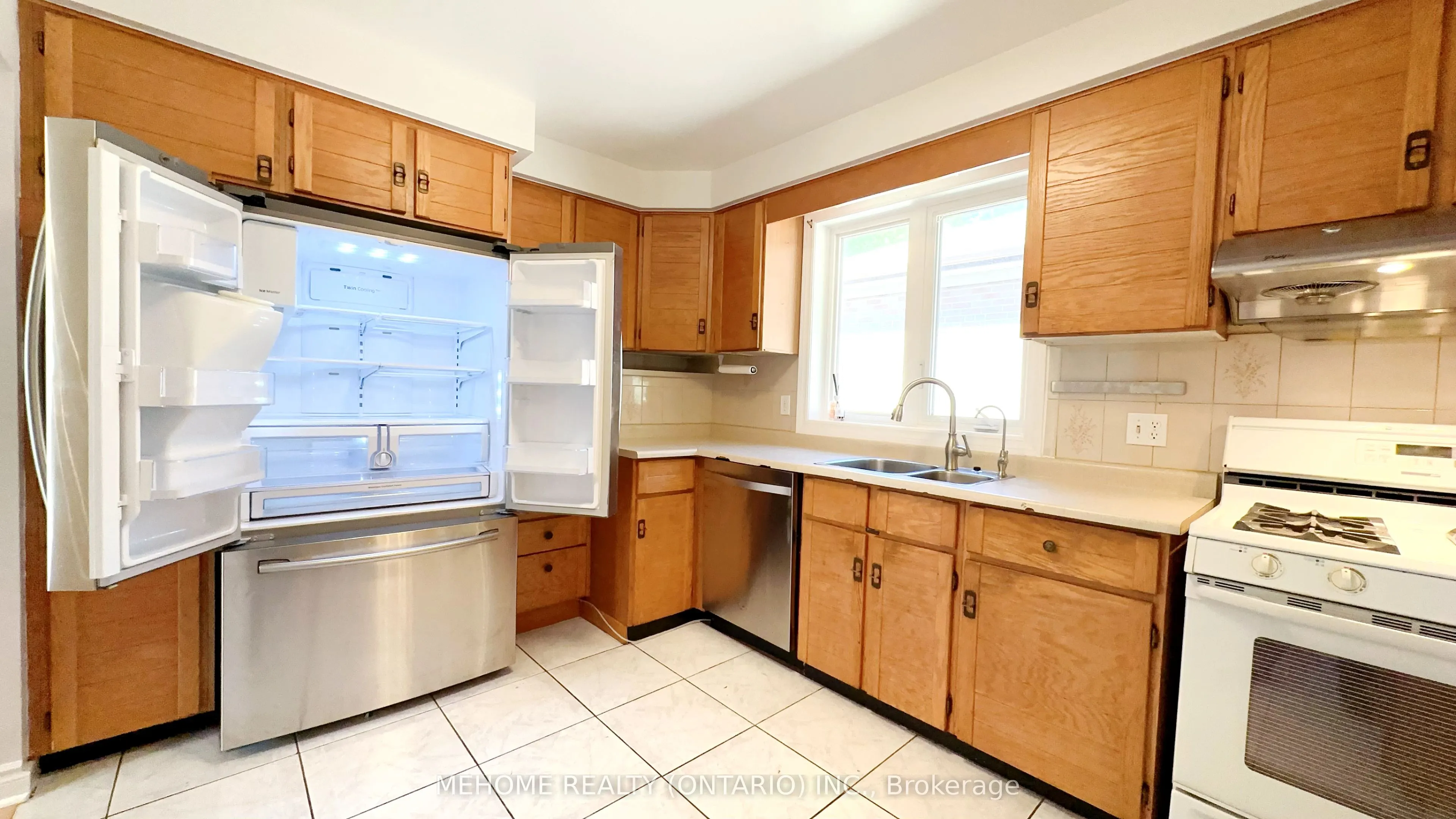 493 Lynett Crescent
