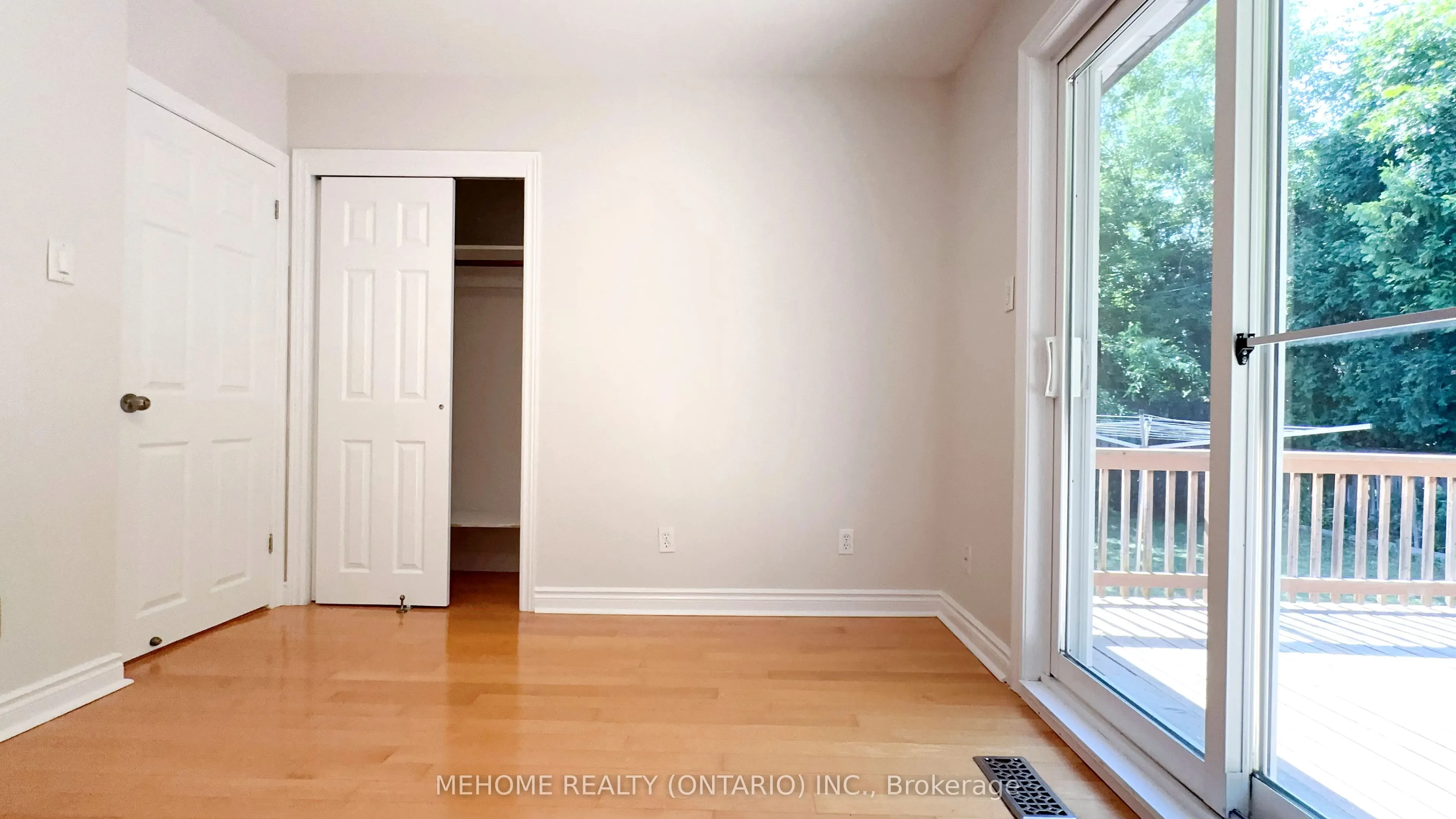 493 Lynett Crescent