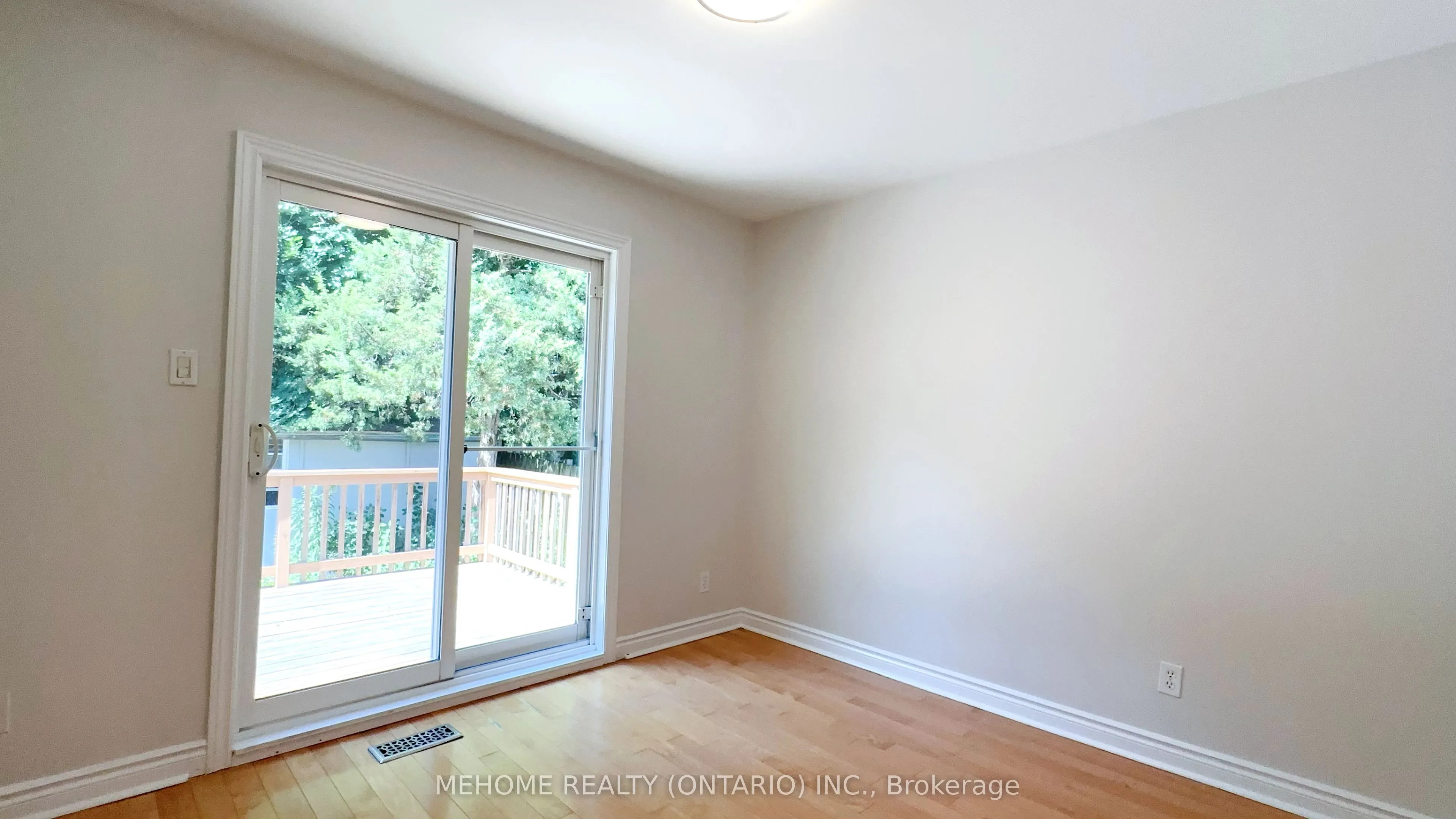 493 Lynett Crescent