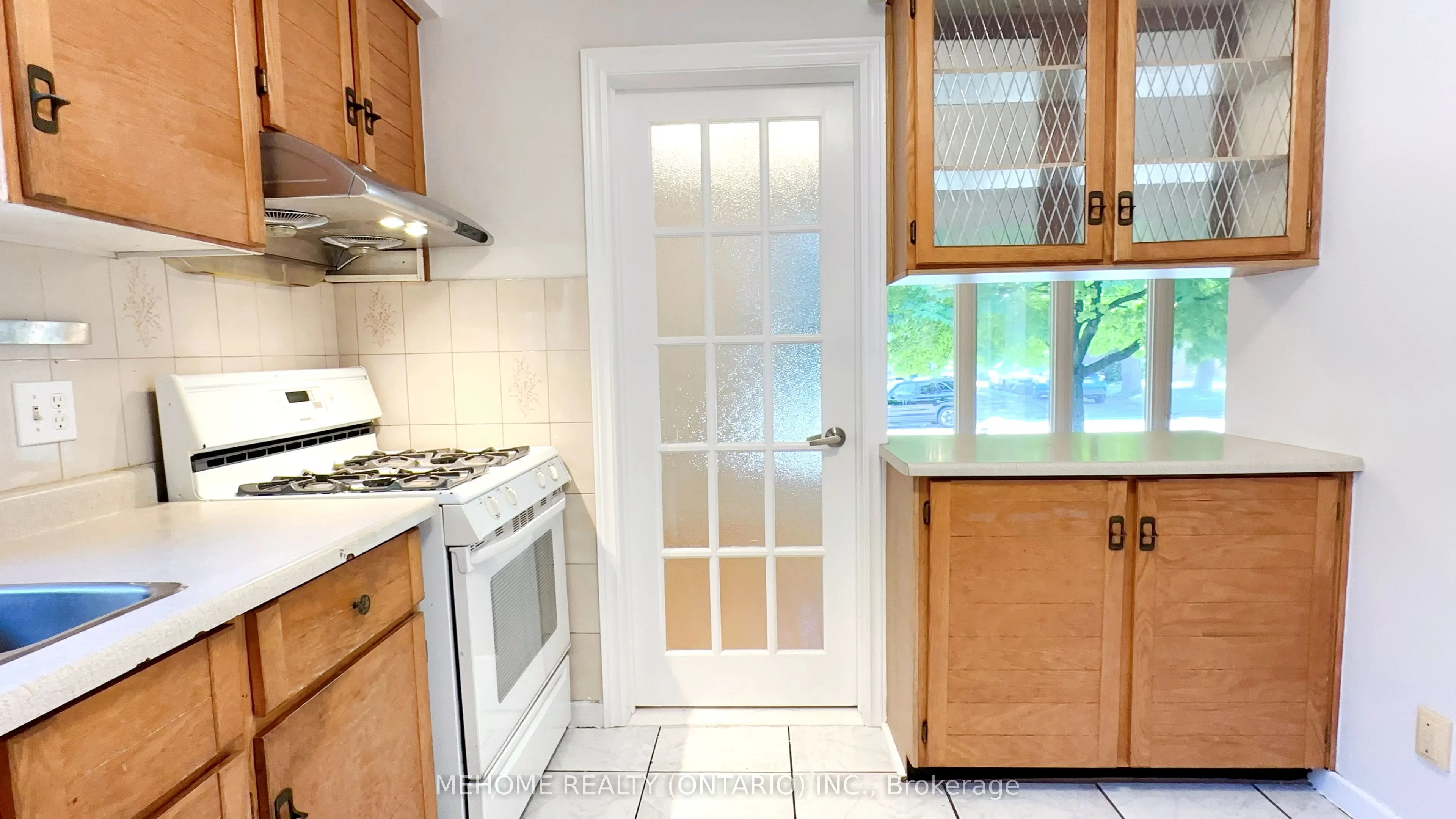 493 Lynett Crescent