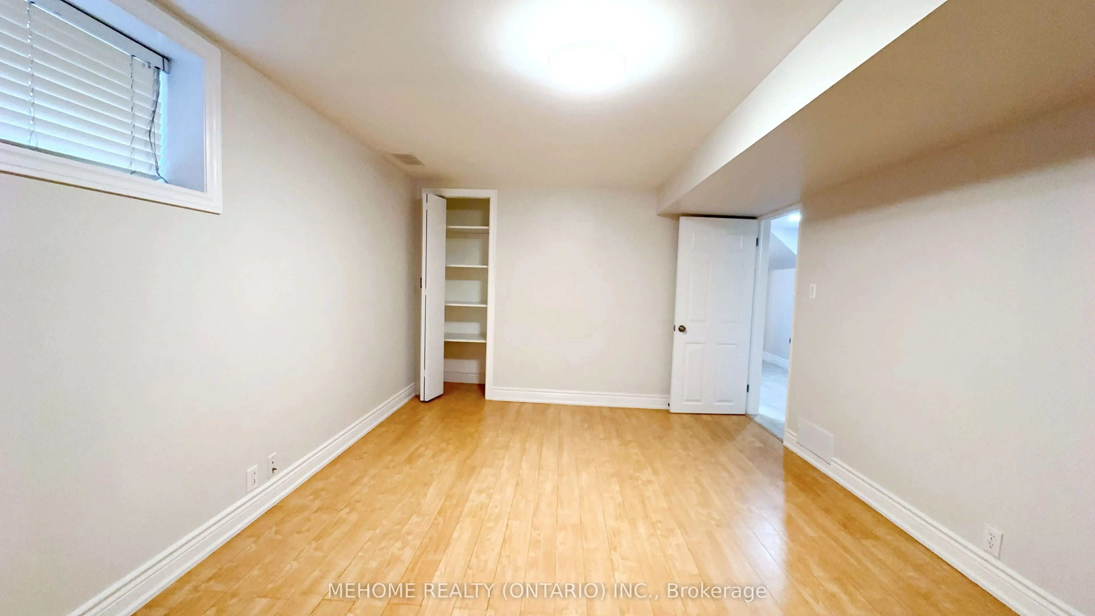 493 Lynett Crescent