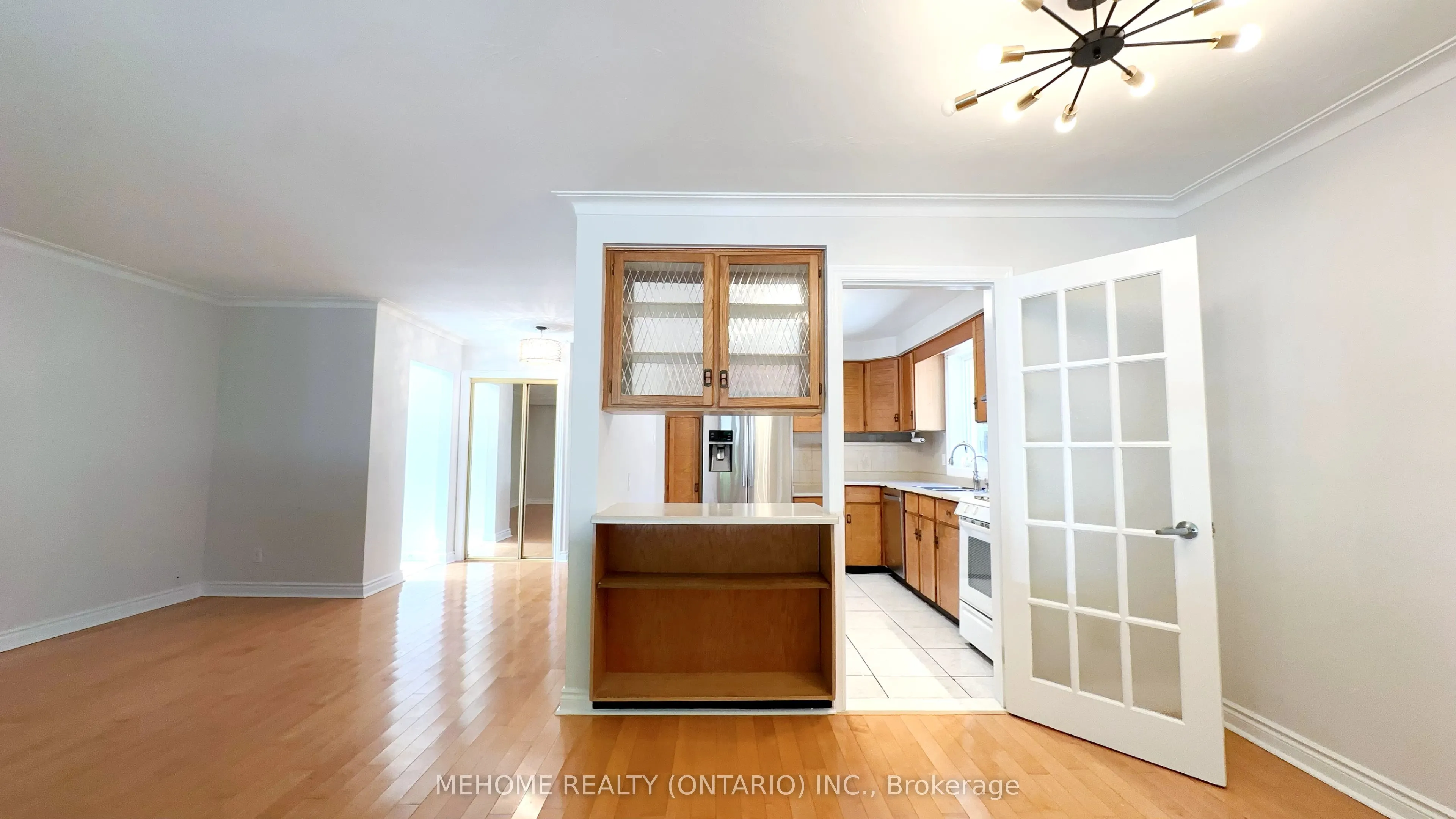 493 Lynett Crescent