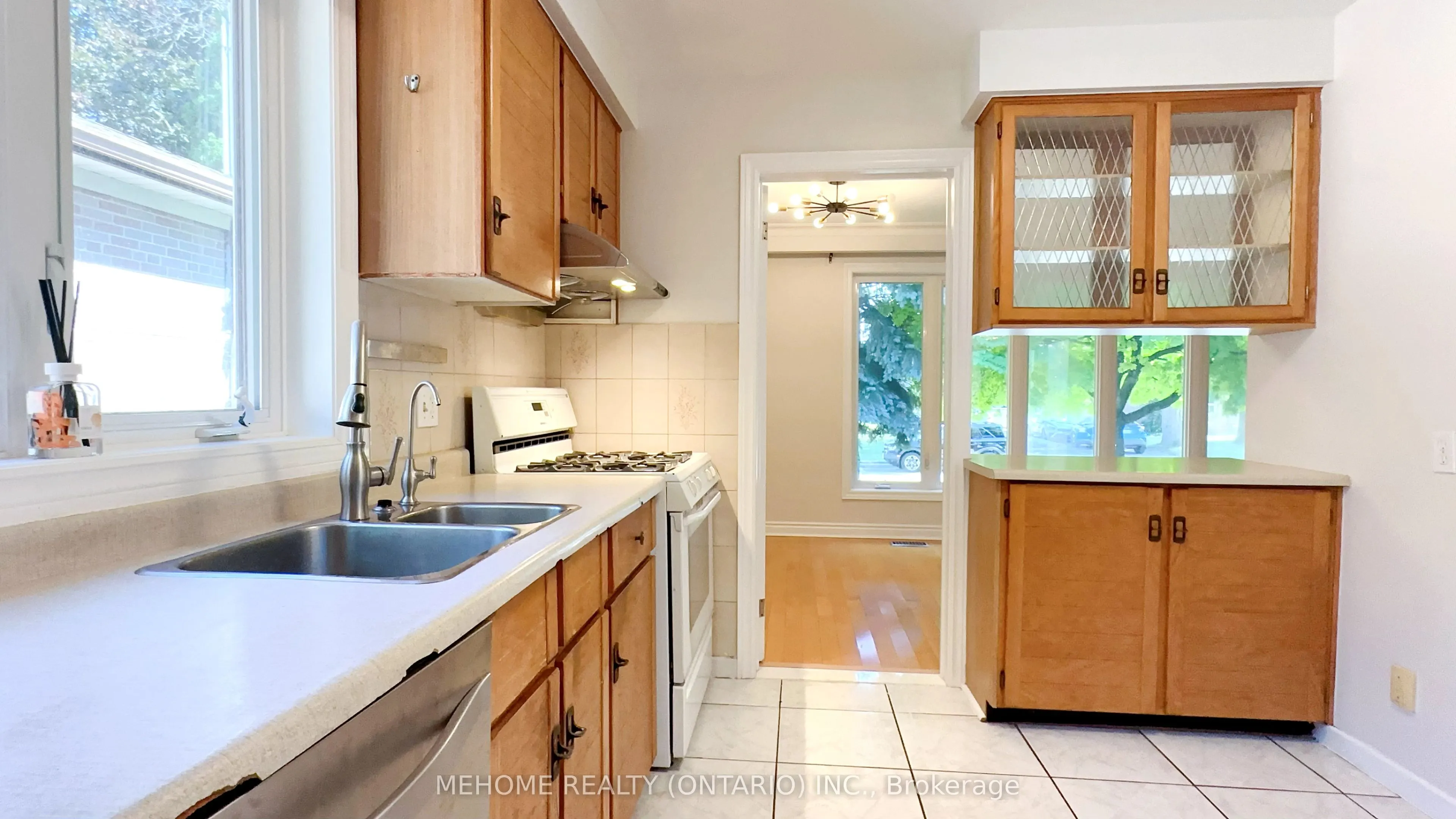 493 Lynett Crescent