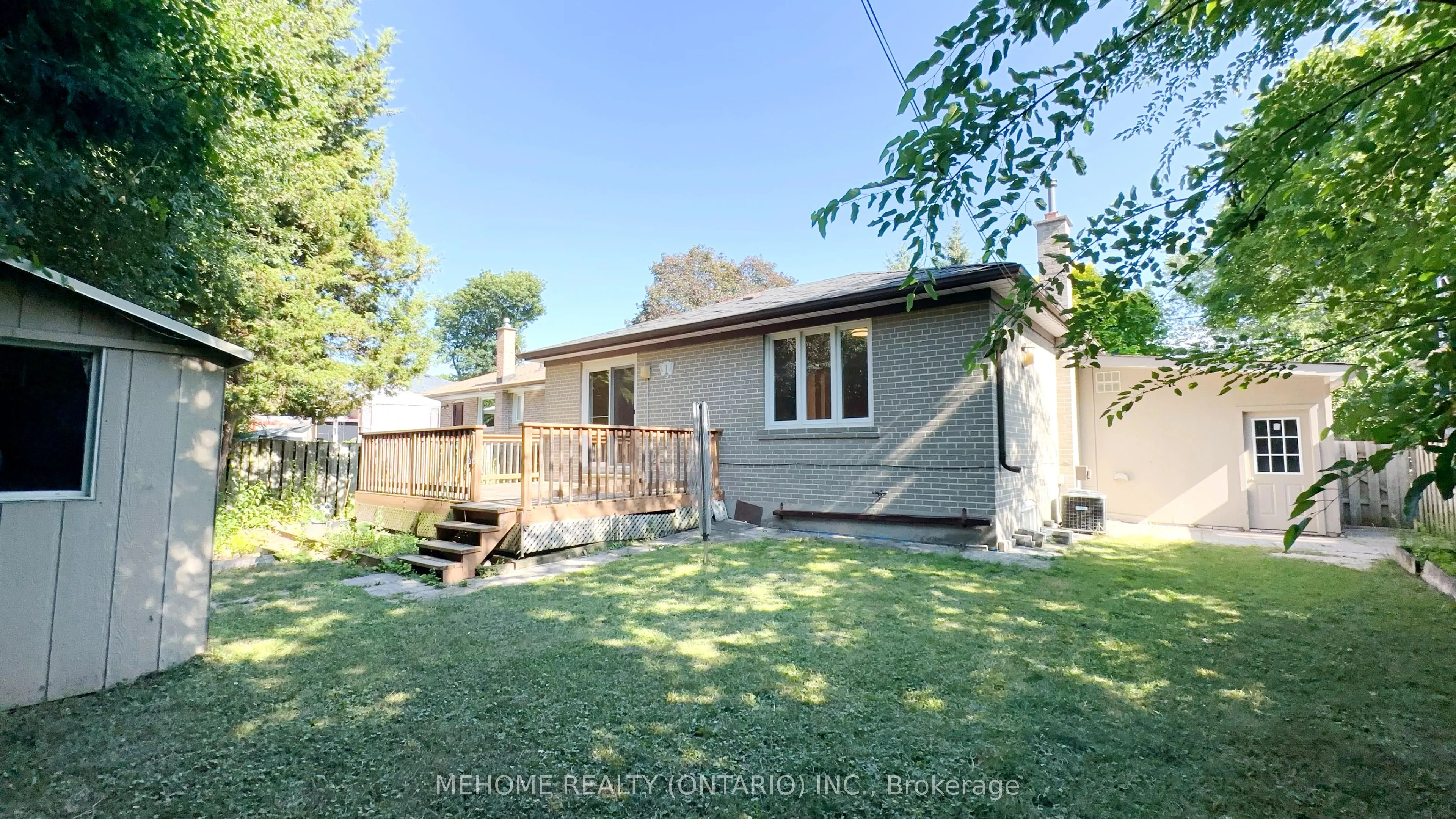 493 Lynett Crescent