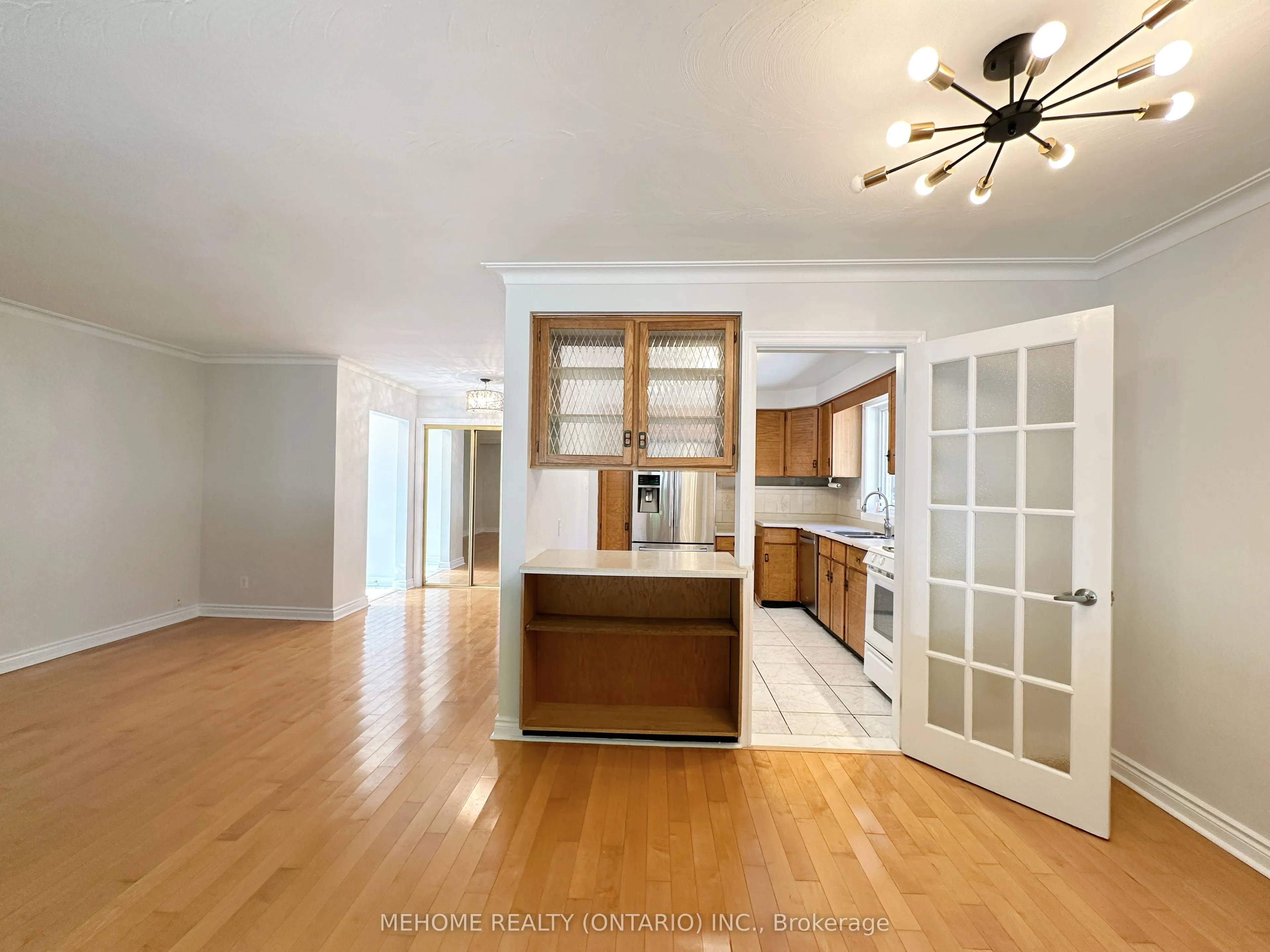 493 Lynett Crescent