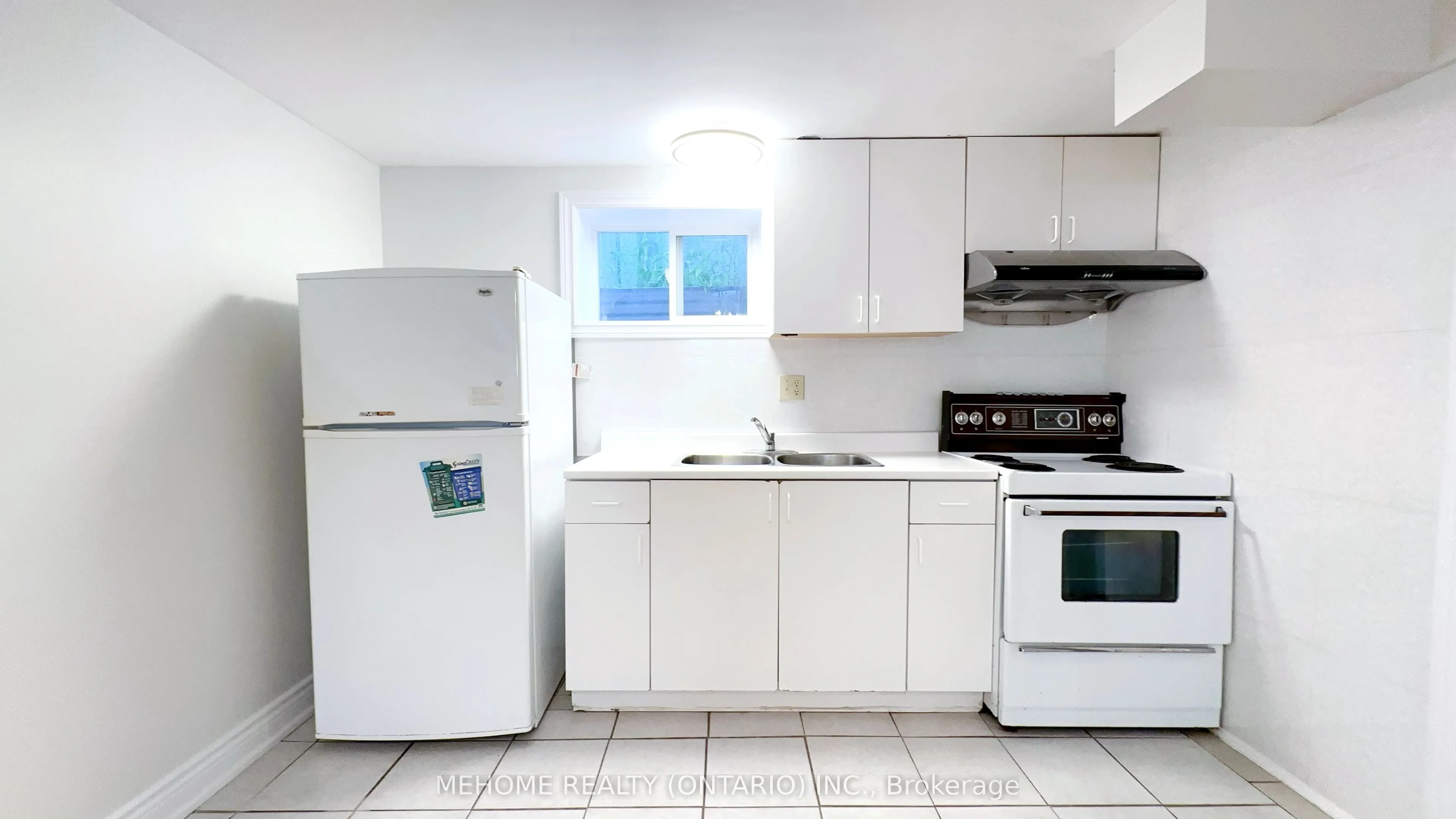 493 Lynett Crescent