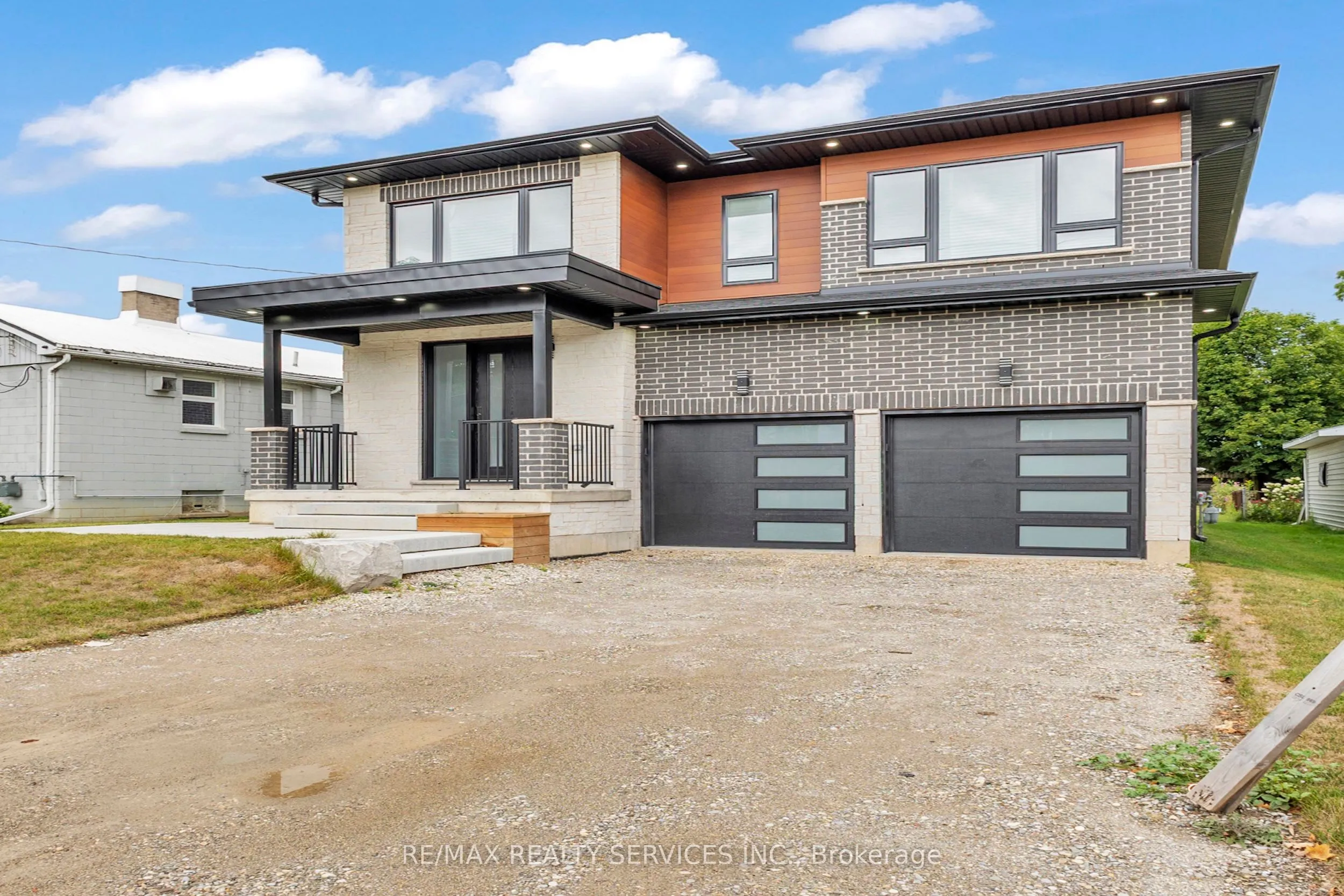 44 Albert Street W