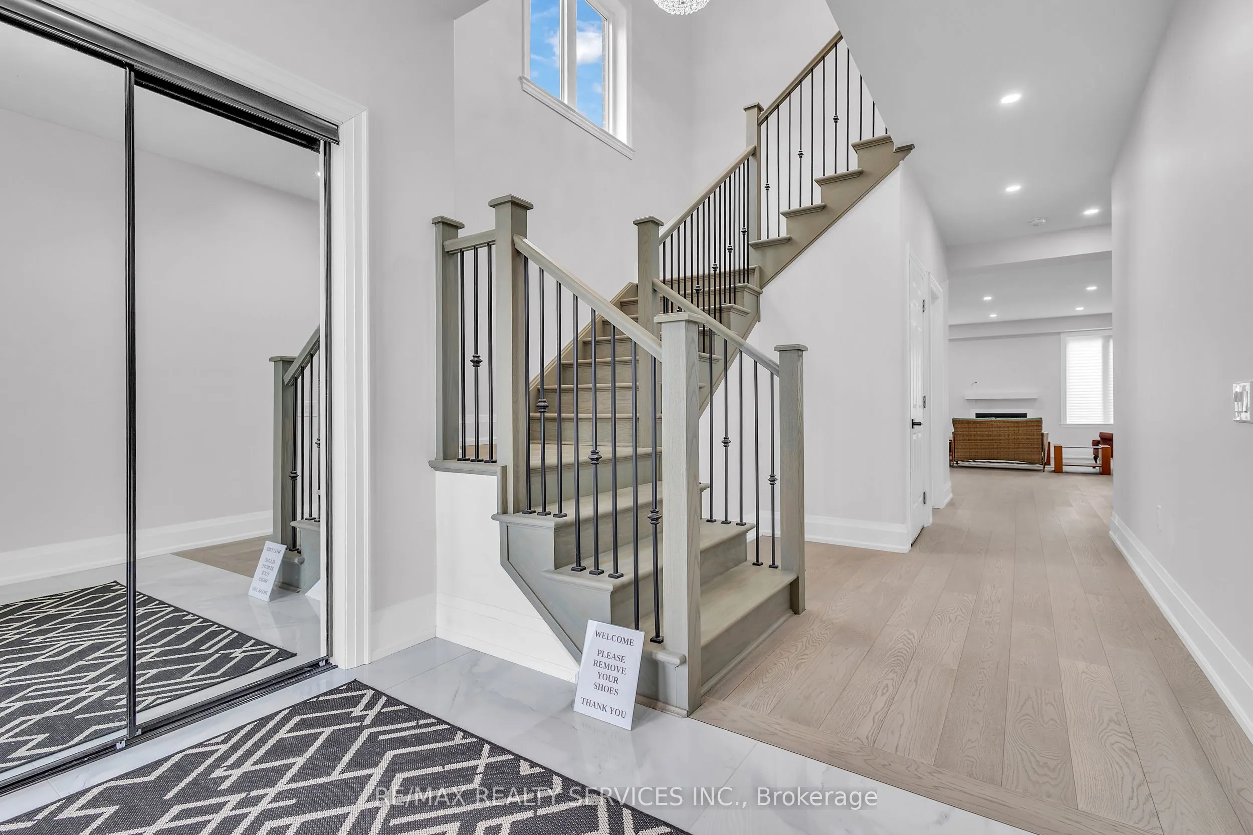 44 Albert Street W