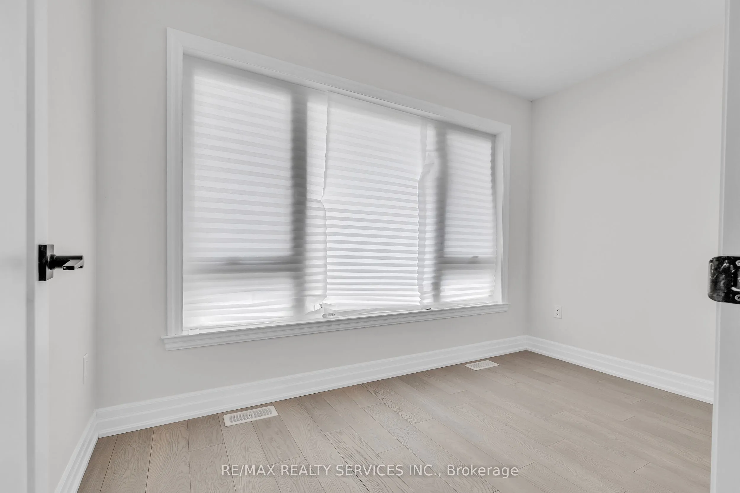 44 Albert Street W
